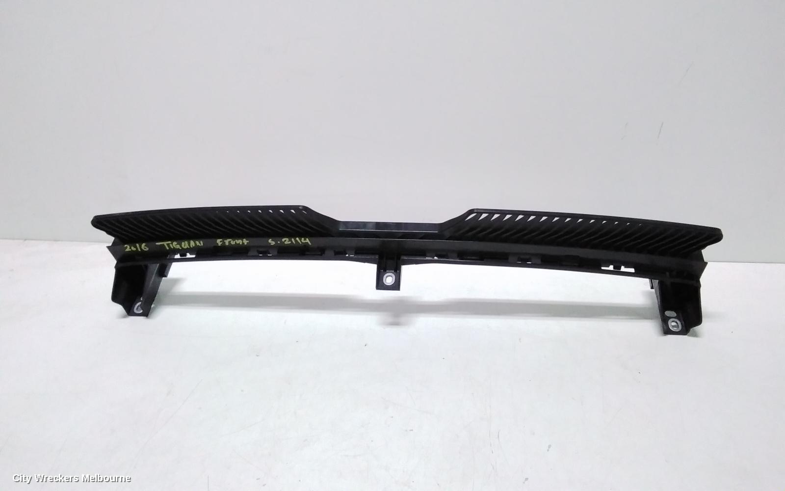 VOLKSWAGEN TIGUAN, 5NA, 06/2016 - 02/2024, 5NA805705D GRILLE SUPPORT : 114608