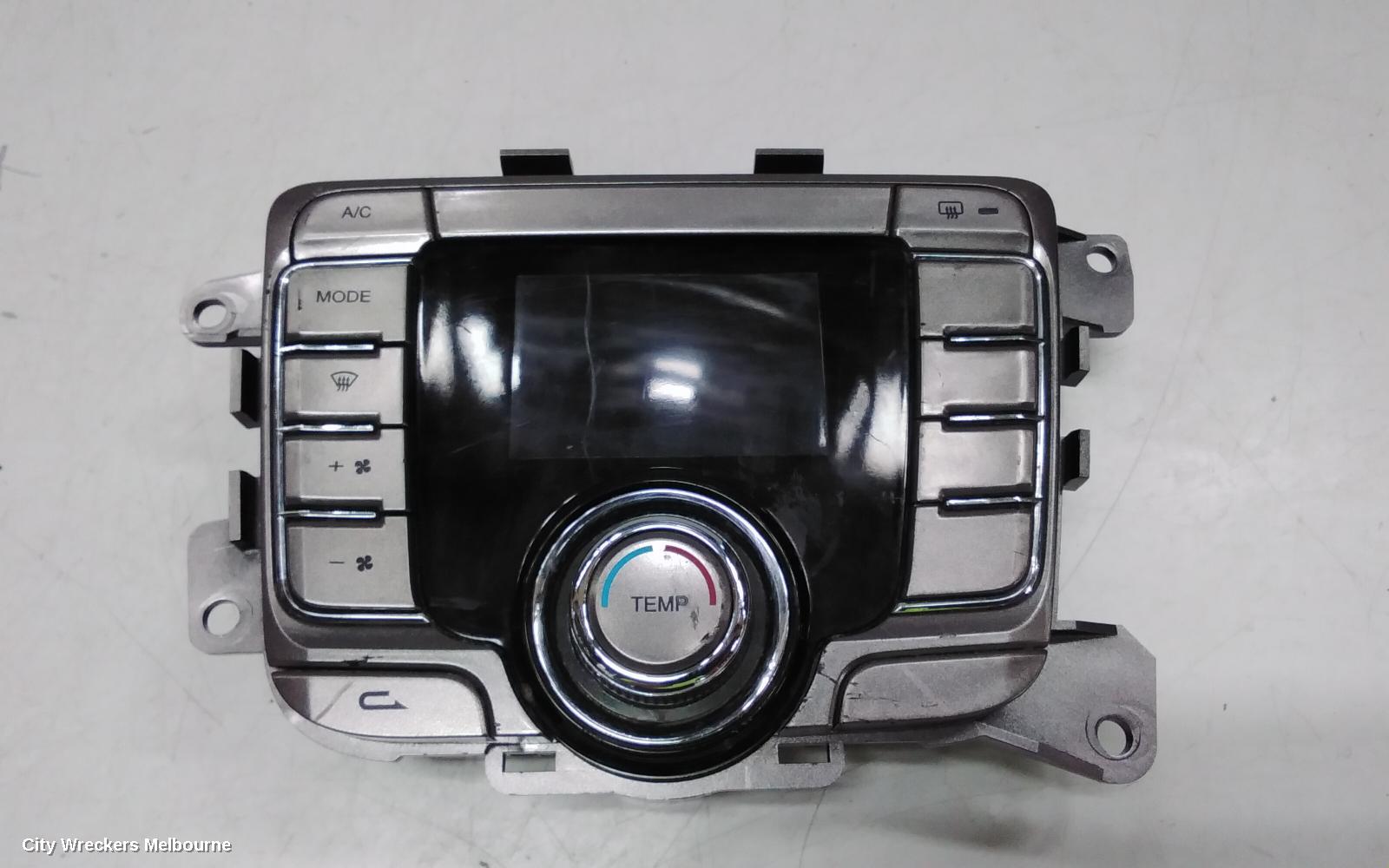 LDV G10 HEATER/AC CONTROLS, (G10) SV7C, CLIMATE CONTROL, NON REAR CONTROL BUTTON TYPE, VAN, 04/2015 ONWARDS