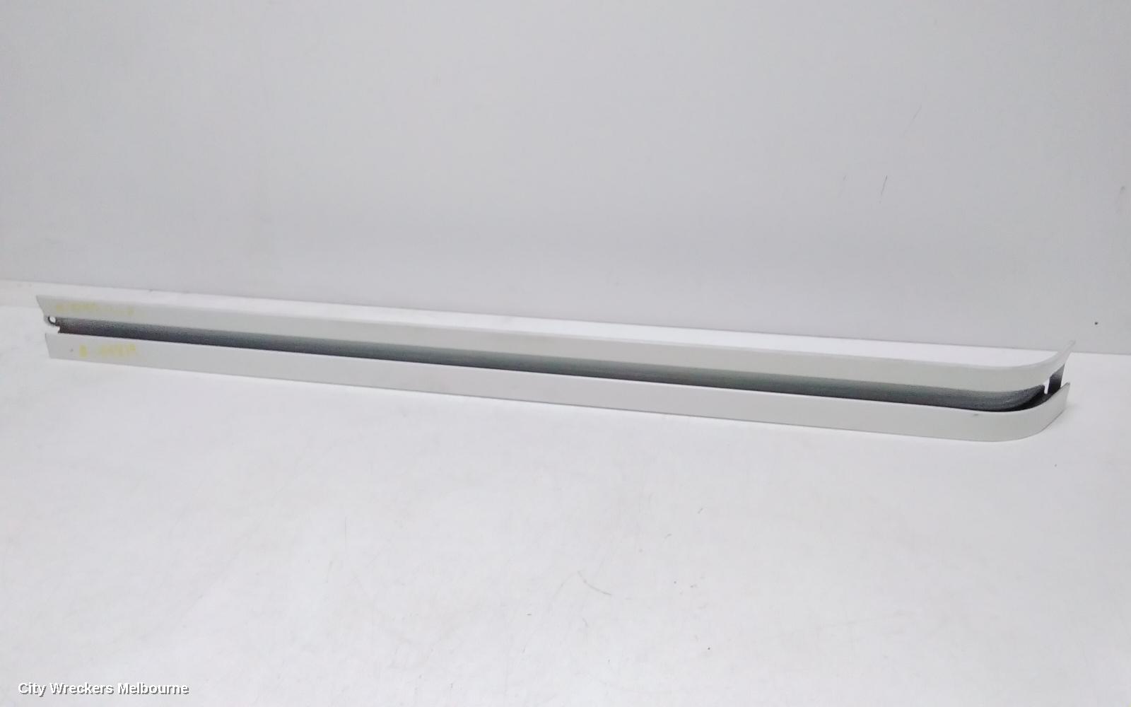 TOYOTA HIACE, TRH/KDH 03/2005 - 04/2019, LEFT SLIDING DOOR REAL / HIGH ROOF : 114819