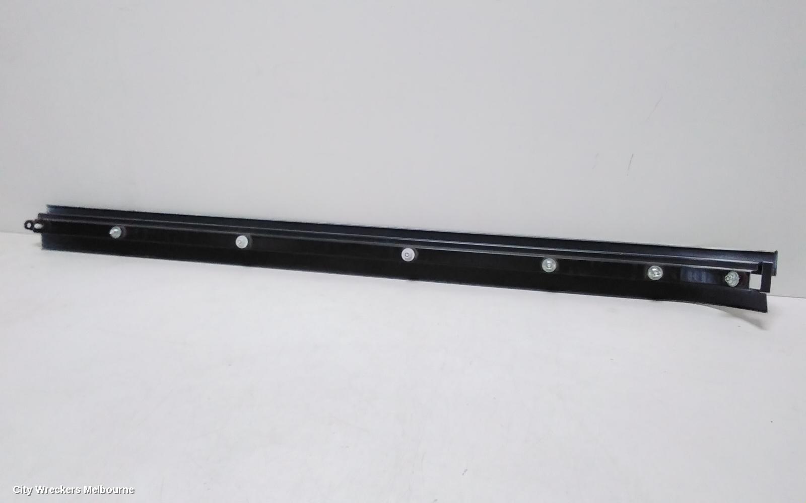 TOYOTA HIACE, TRH/KDH 03/2005 - 04/2019, LEFT SLIDING DOOR REAL / HIGH ROOF : 114819