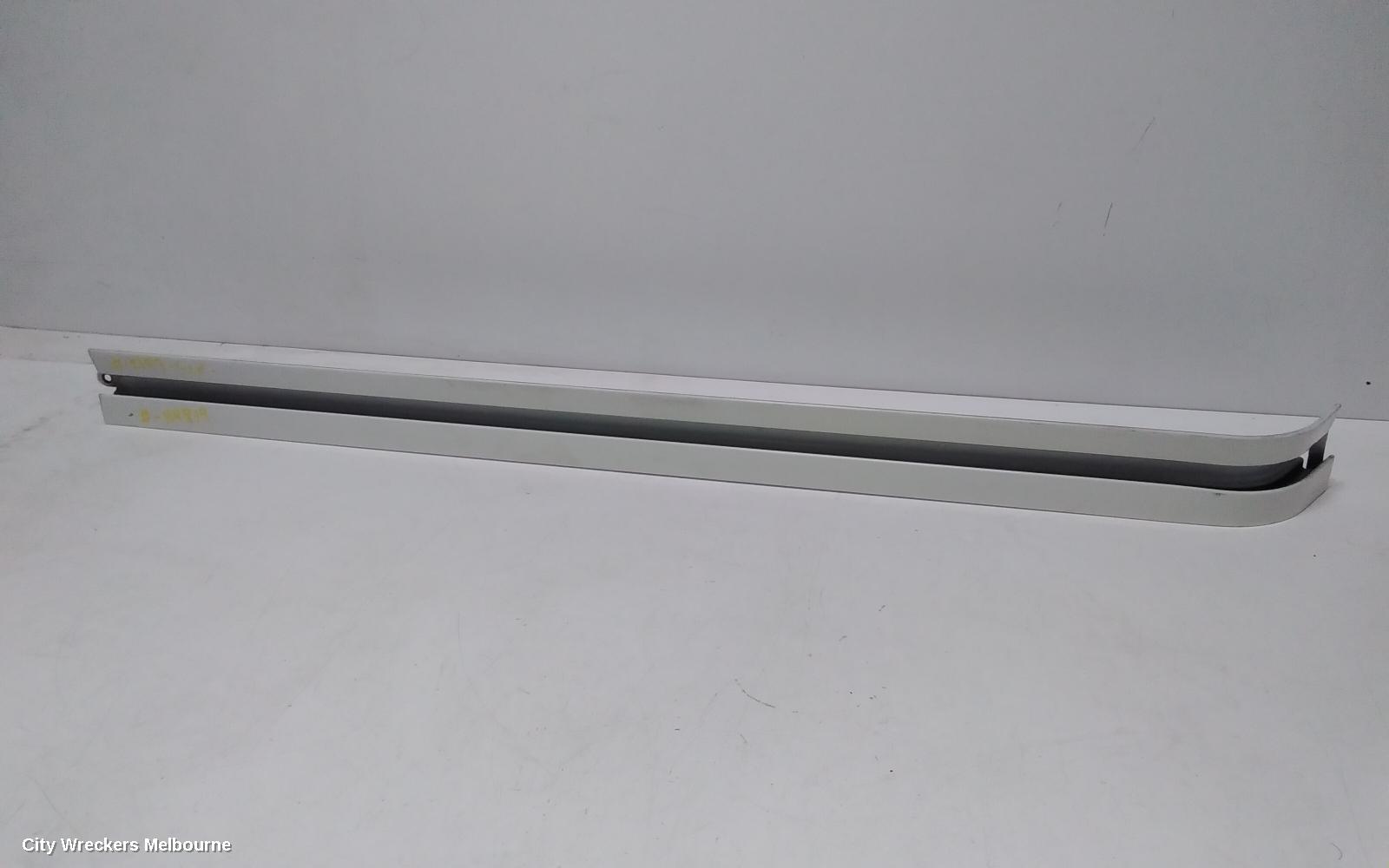 TOYOTA HIACE, TRH/KDH 03/2005 - 04/2019, LEFT SLIDING DOOR REAL / HIGH ROOF : 114819