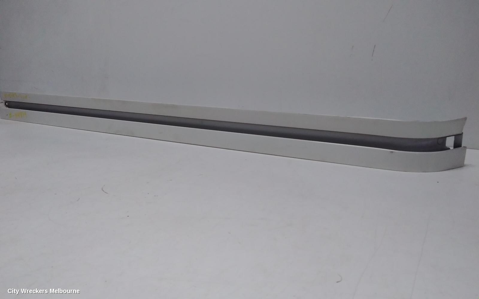 TOYOTA HIACE, TRH/KDH 03/2005 - 04/2019, LEFT SLIDING DOOR REAL / HIGH ROOF : 114819