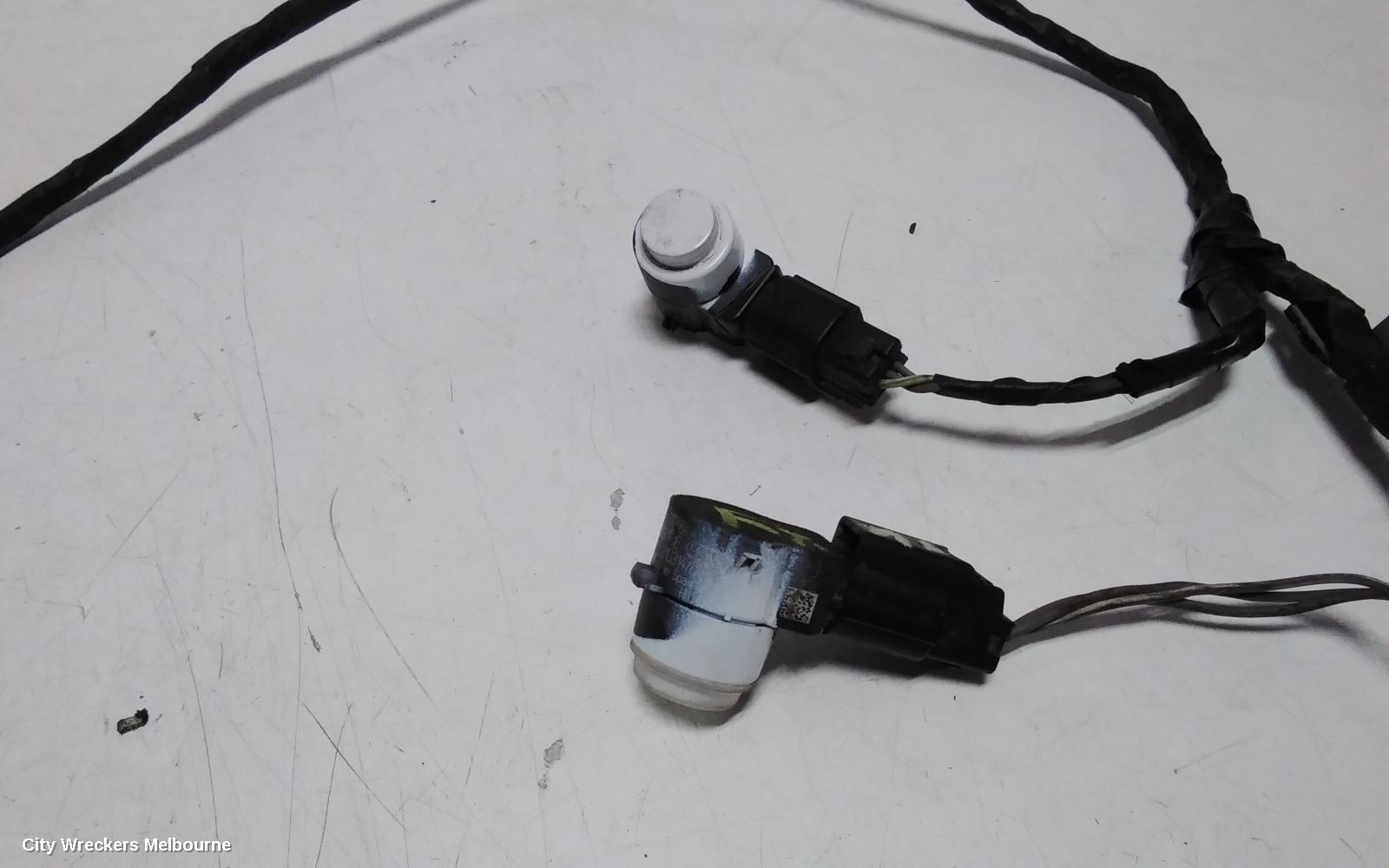 JEEP GRANDCHEROKEE, WK, 10/2010 - 02/2022, FRONR BAR CRASH SENSORS: 114944