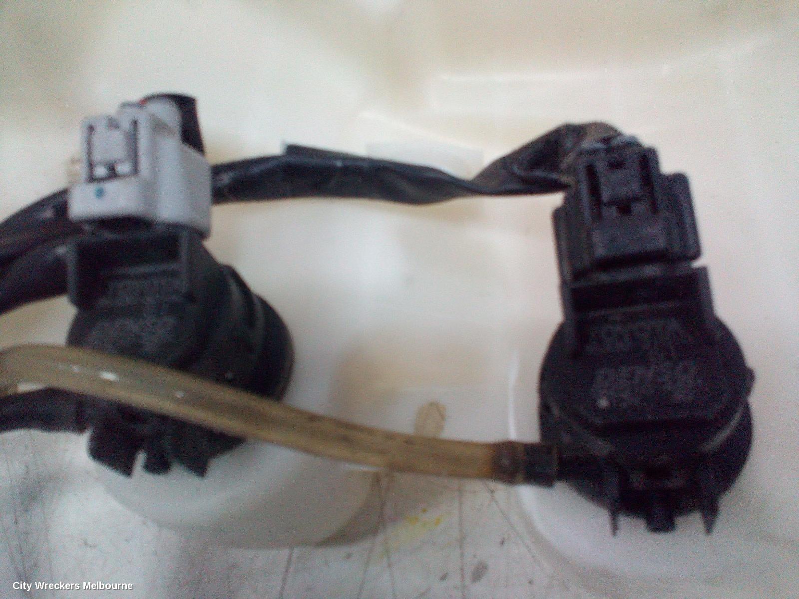 TOYOTA HIACE WASHER BOTTLE, TRH/KDH, 03/2005 - 04/2019