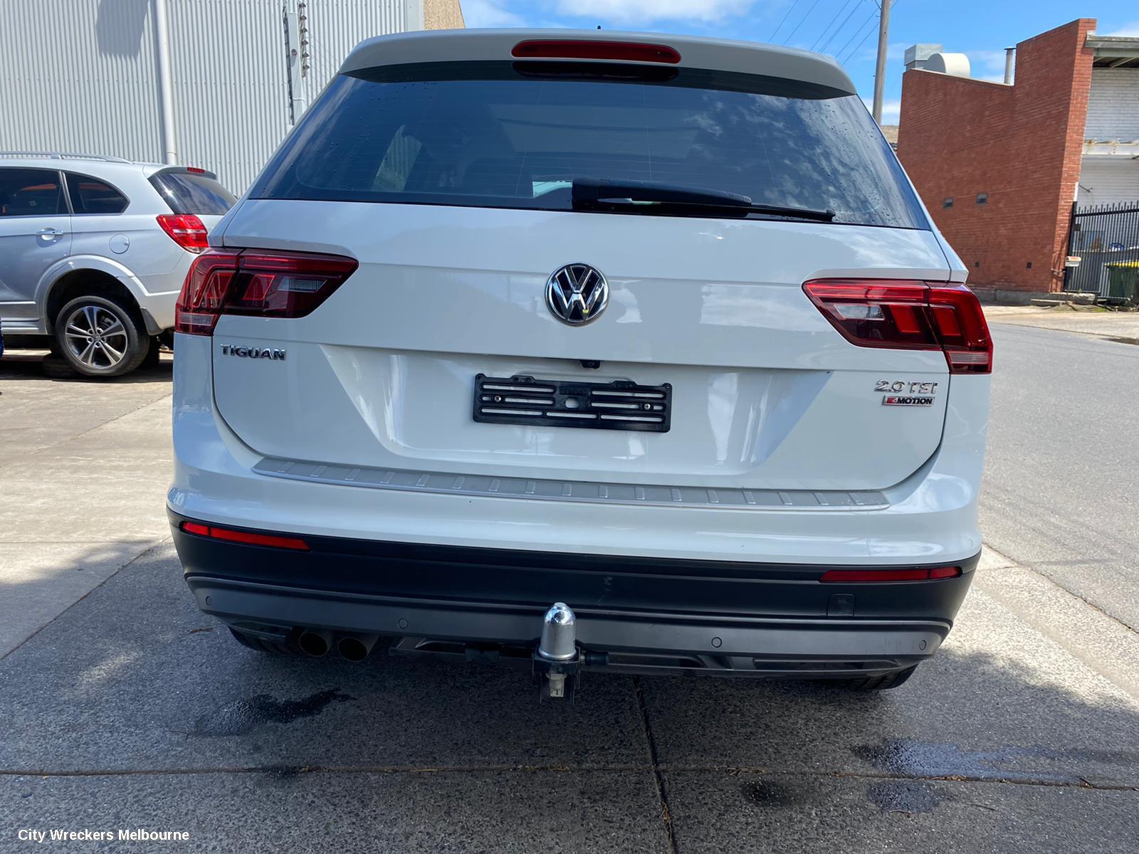 VOLKSWAGEN TIGUAN RIGHT REAR DOOR WINDOW, 5NA, DARK TINT TYPE, 06/2016 ONWARDS