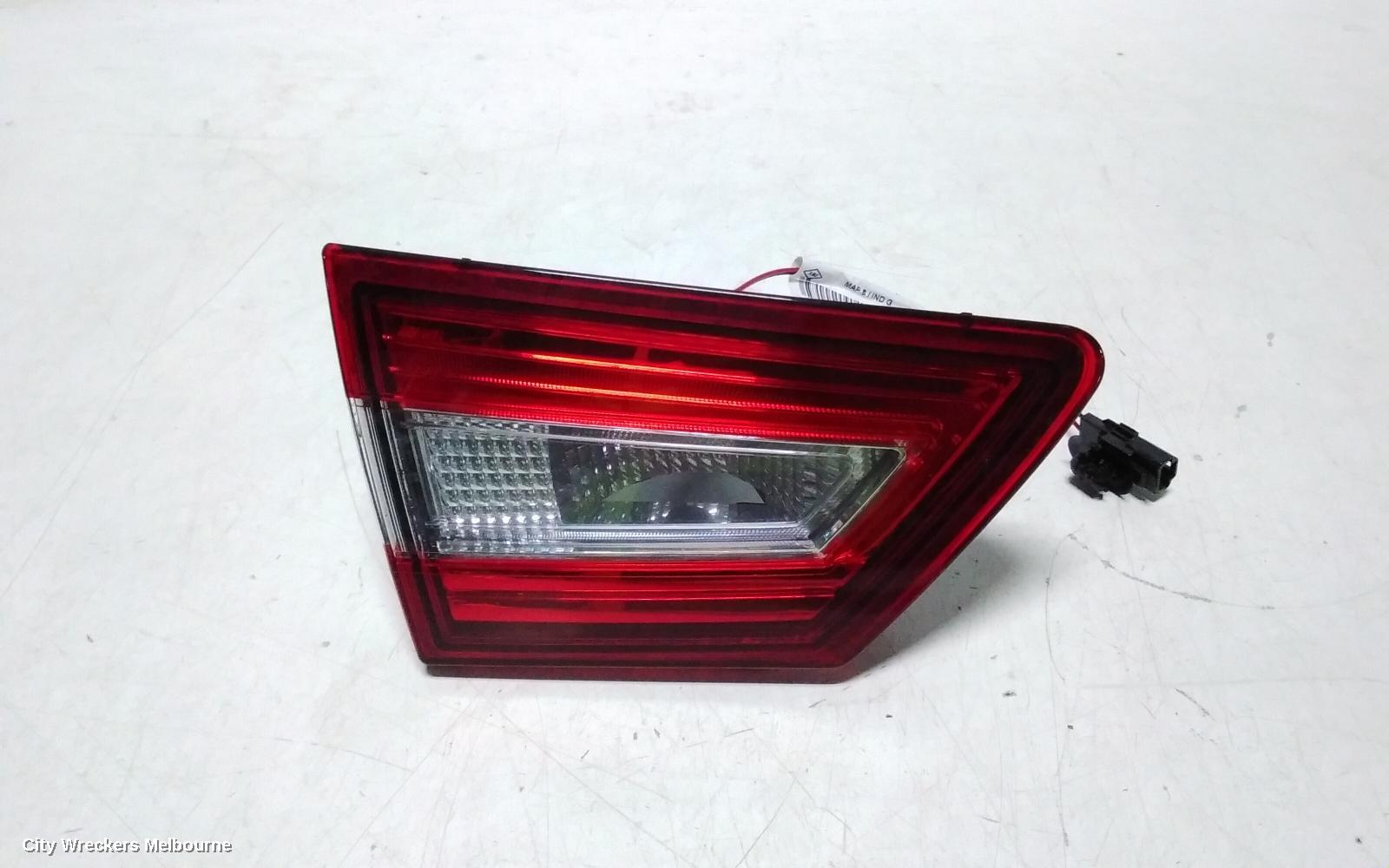 RENAULT CLIO REAR GARNISH, TAILGATE LAMP (LH SIDE), X98, NON LED TYPE, 09/2013 - 10/2019