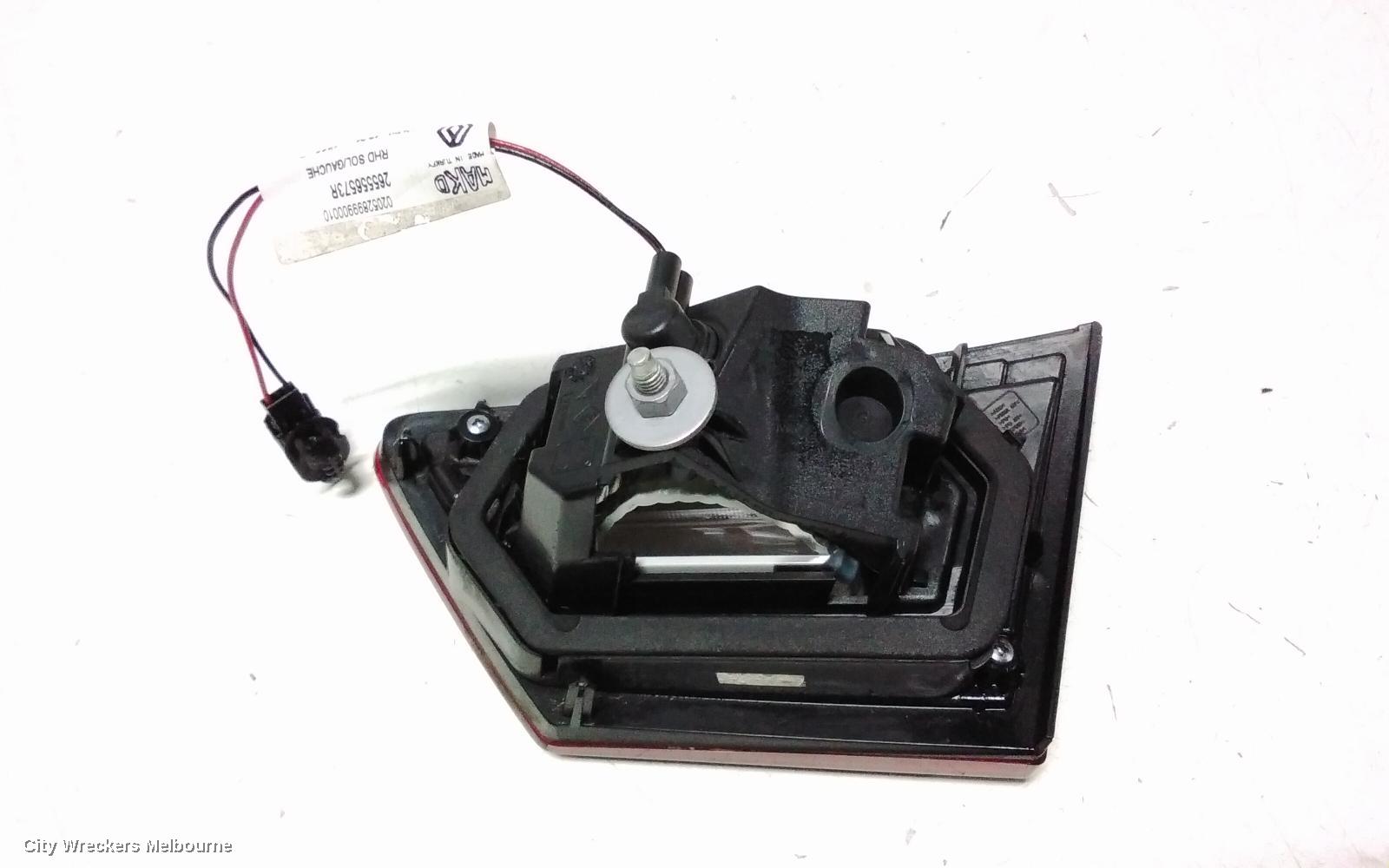 RENAULT CLIO REAR GARNISH, TAILGATE LAMP (LH SIDE), X98, NON LED TYPE, 09/2013 - 10/2019