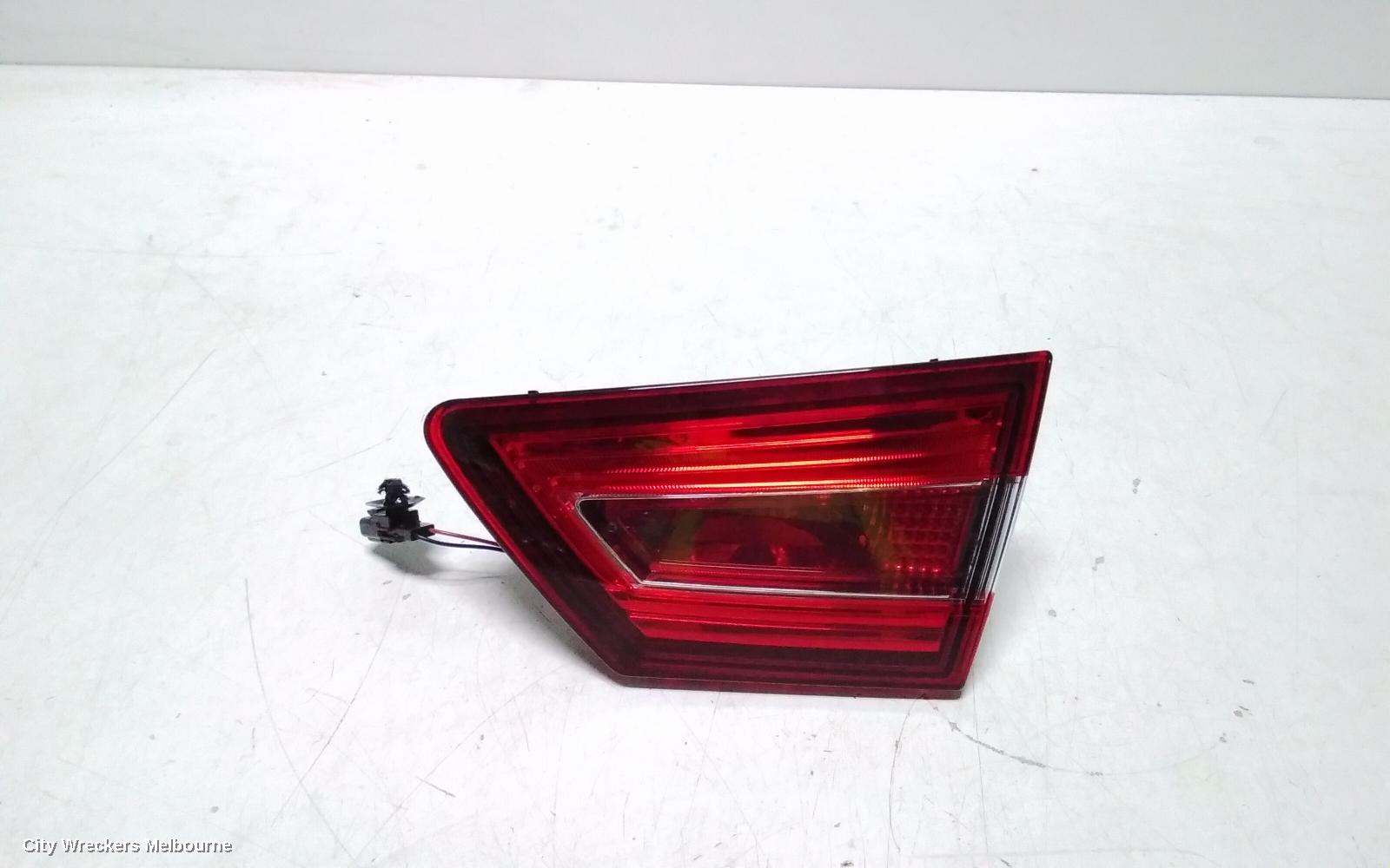 RENAULT CLIO REAR GARNISH, TAILGATE LAMP (RH SIDE), X98, NON LED TYPE, 09/2013 - 10/2019