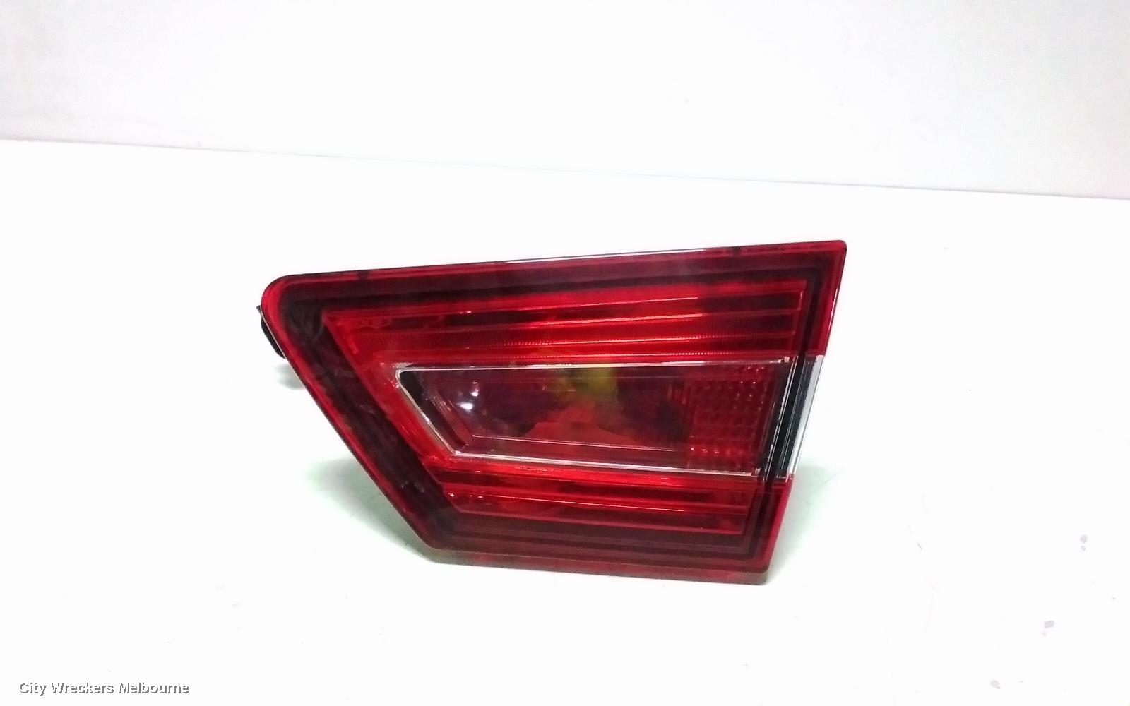 RENAULT CLIO REAR GARNISH, TAILGATE LAMP (RH SIDE), X98, NON LED TYPE, 09/2013 - 10/2019