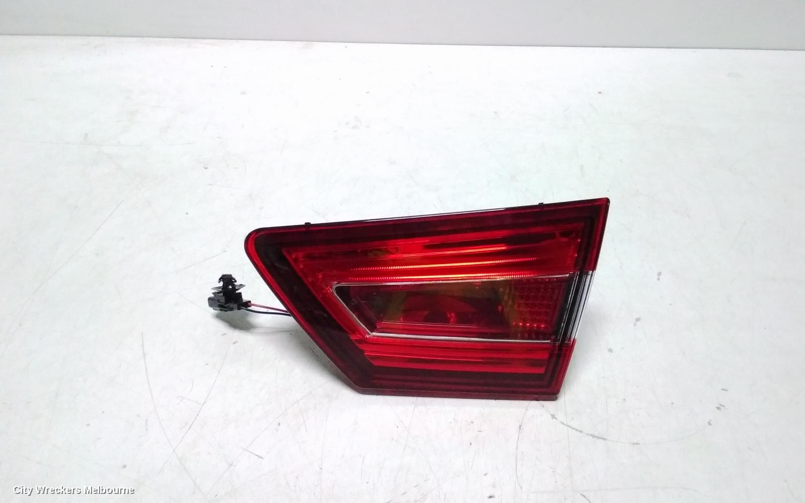 RENAULT CLIO REAR GARNISH, TAILGATE LAMP (RH SIDE), X98, NON LED TYPE, 09/2013 - 10/2019