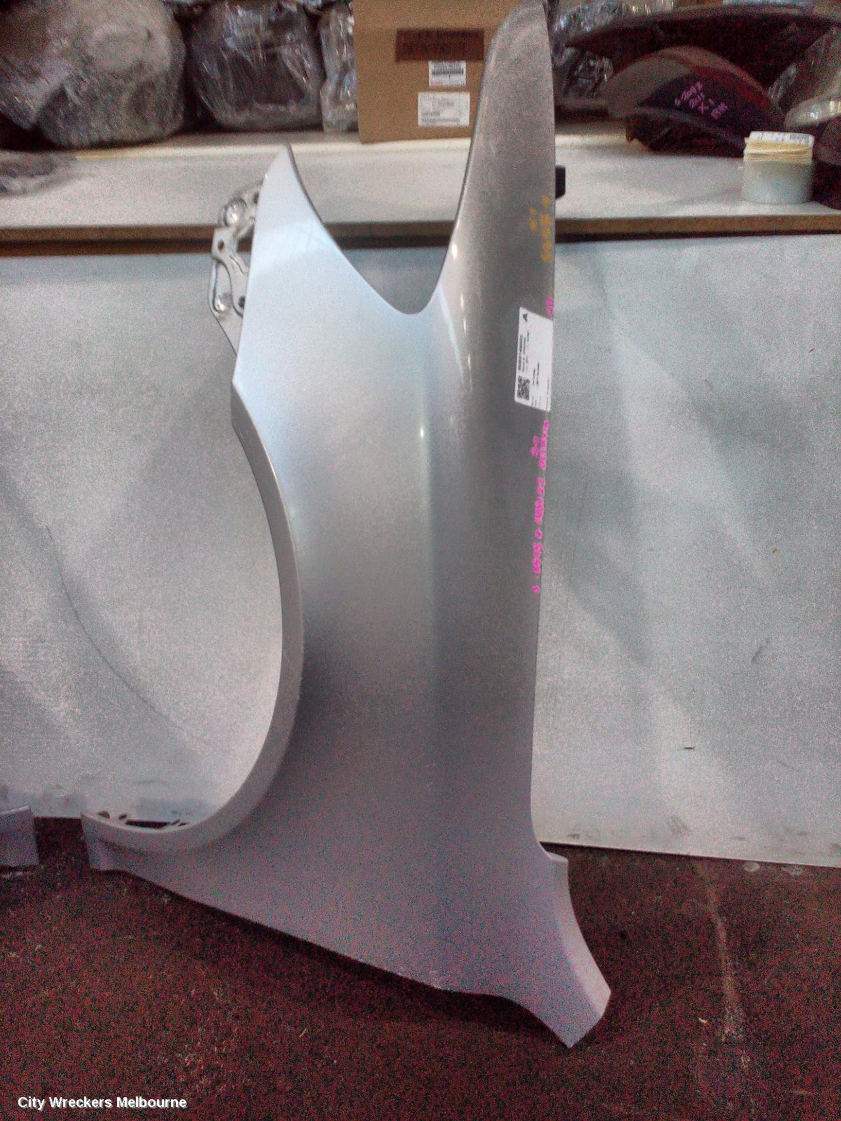 SKODA OCTAVIA LEFT GUARD, 1Z, 05/2009 - 10/2013
