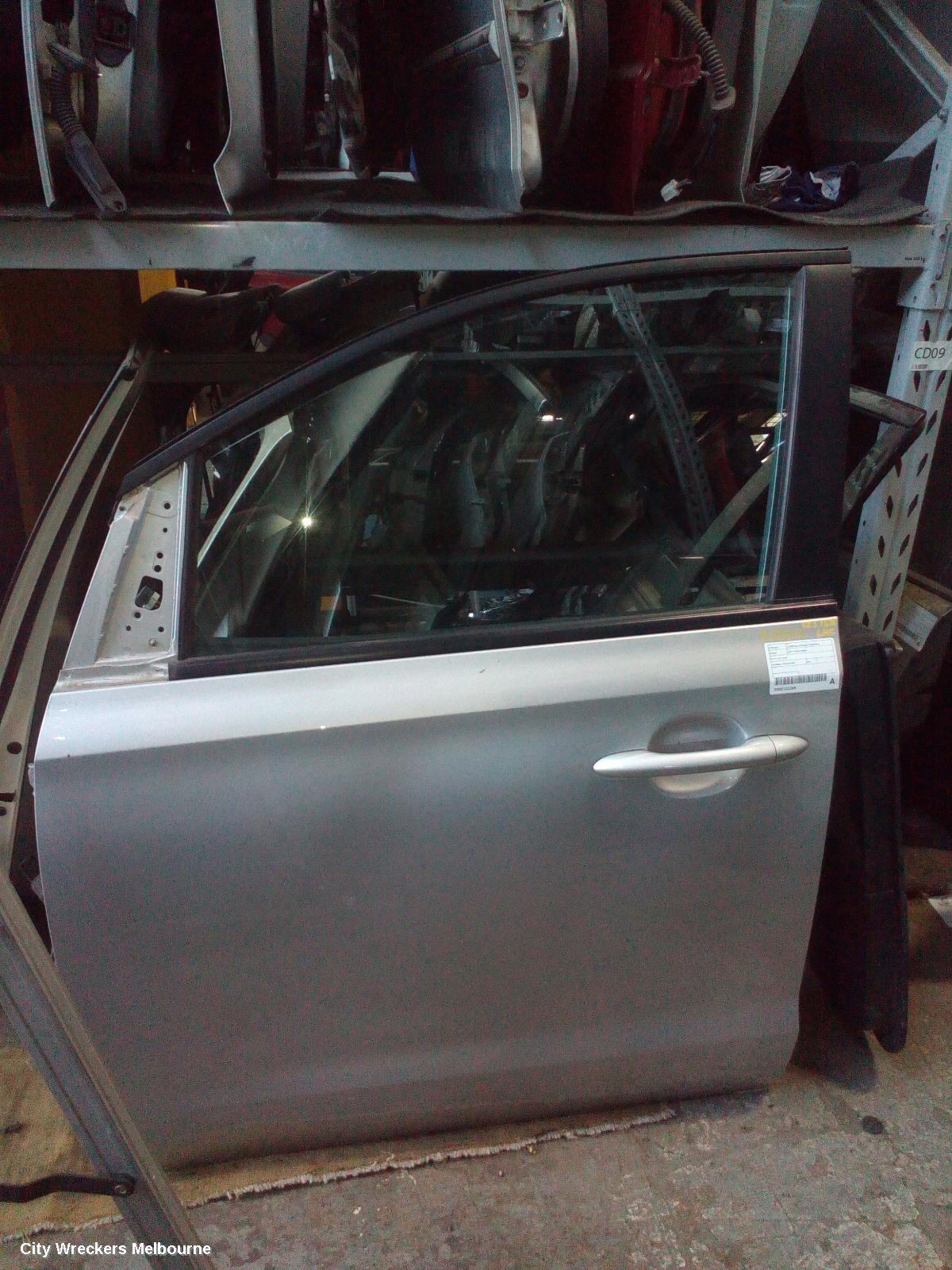 KIA CARNIVAL/GRAND CARNIVAL LEFT FRONT DOOR, YP, 02/2015 - 10/2020