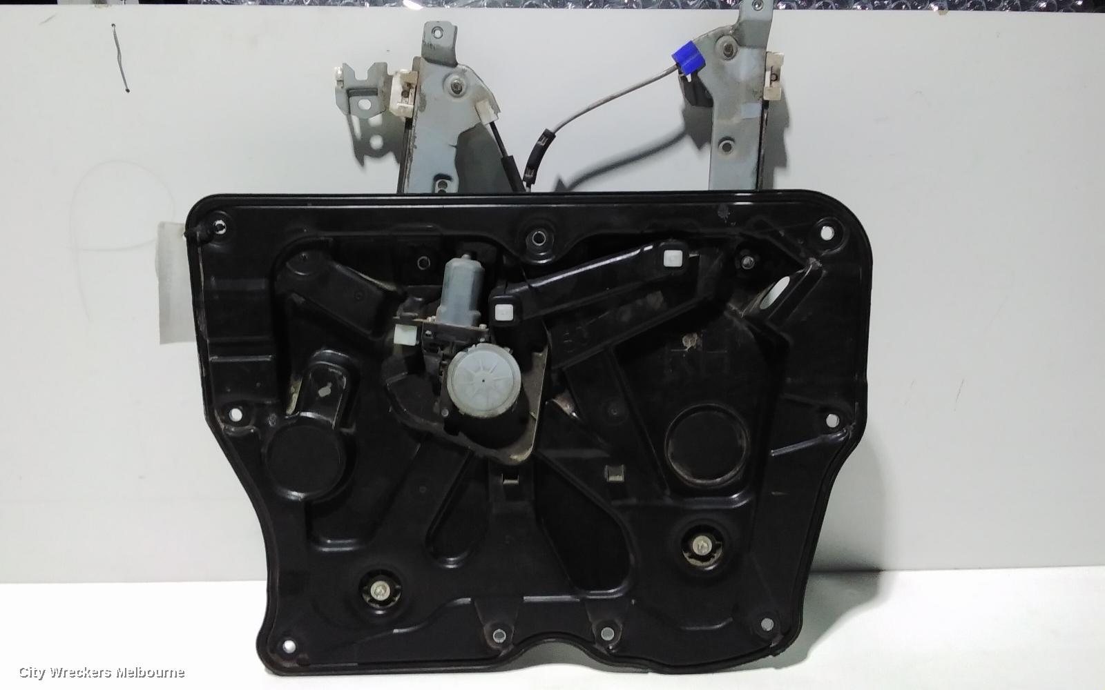 NISSAN XTRAIL RIGHT FRONT WINDOW REG/MOTOR, T31, POWER, 10/2007 - 12/2013