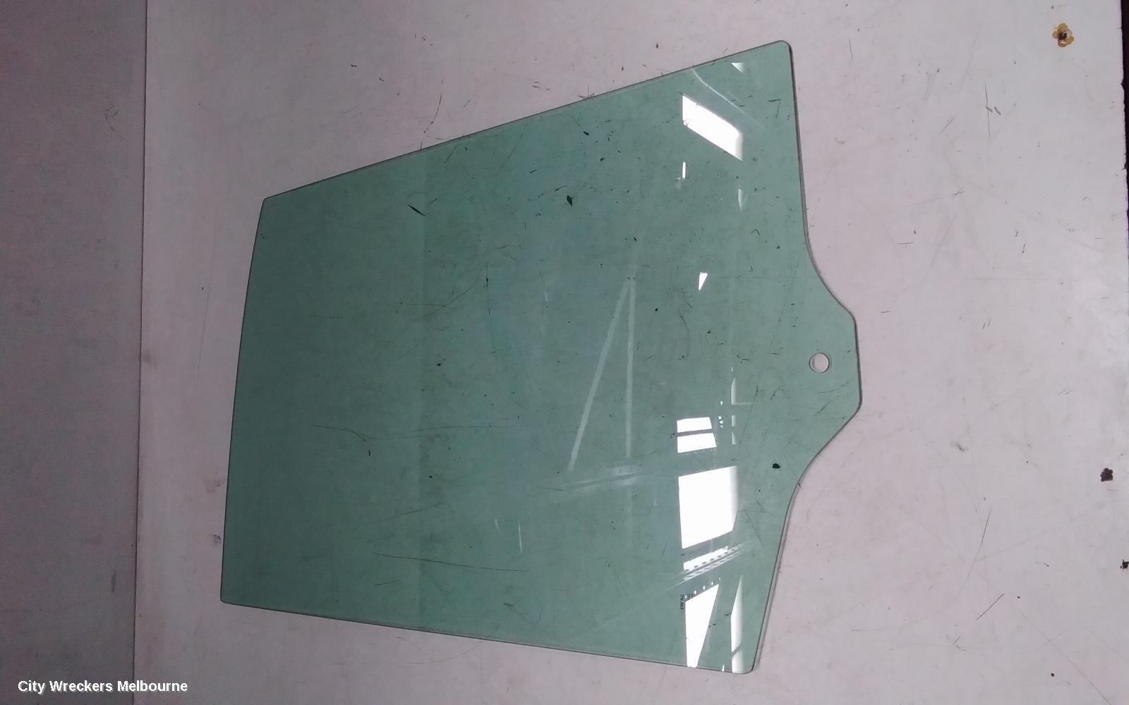 VOLKSWAGEN CRAFTER RIGHT FRONT DOOR WINDOW, SY1, 08/2017 ONWARDS