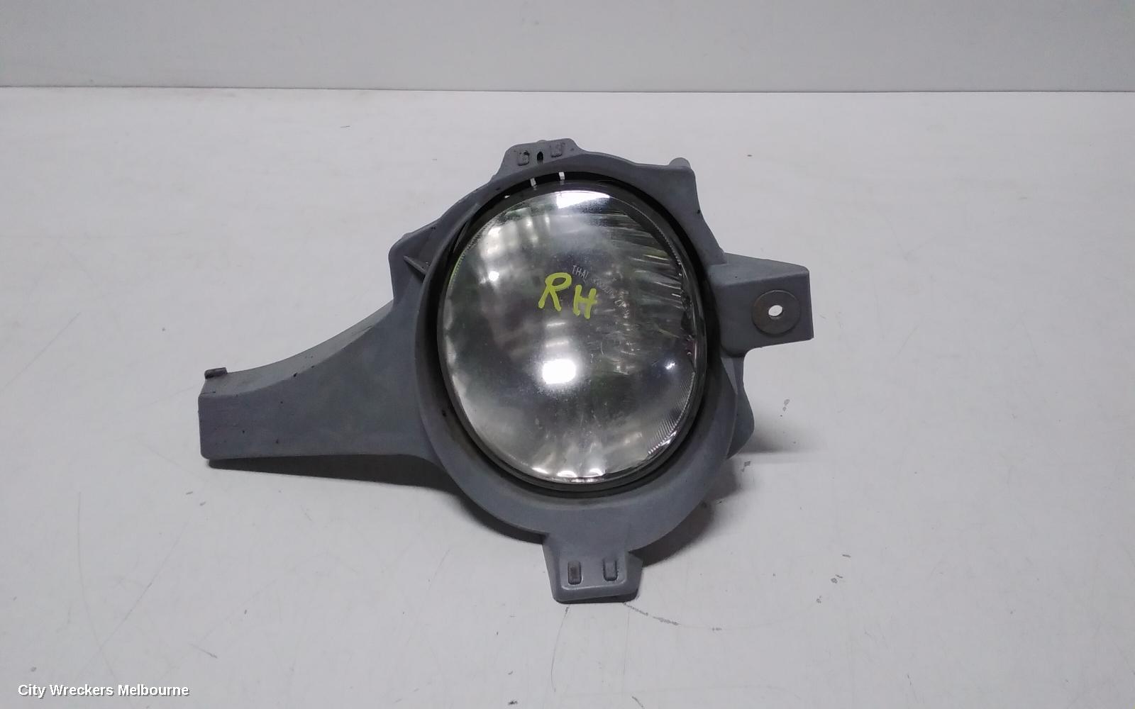 TOYOTA HILUX RIGHT INDICATOR/FOG/SIDE, BUMPER FOGLAMP, 03/2005 - 09/2008