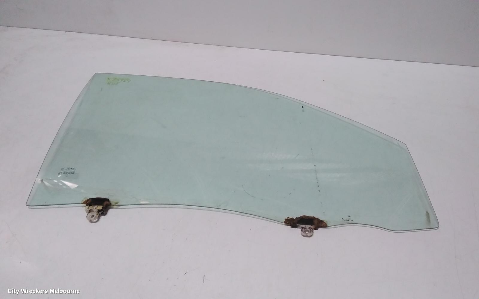 TOYOTA HILUX RIGHT FRONT DOOR WINDOW, DUAL CAB, 03/2005 - 08/2015