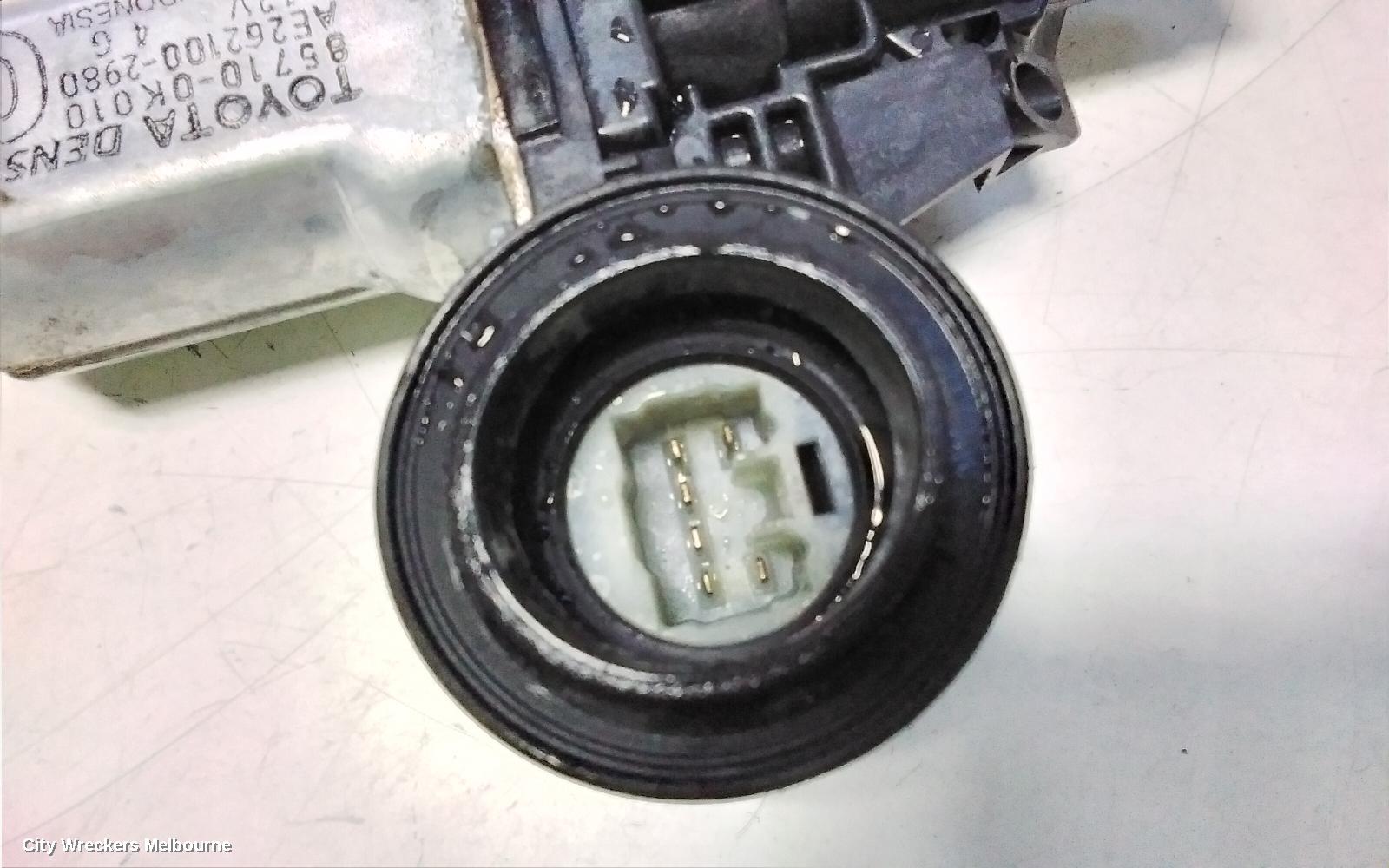 TOYOTA HILUX RIGHT FRONT WINDOW REG/MOTOR, POWER, 03/2005 - 08/2015