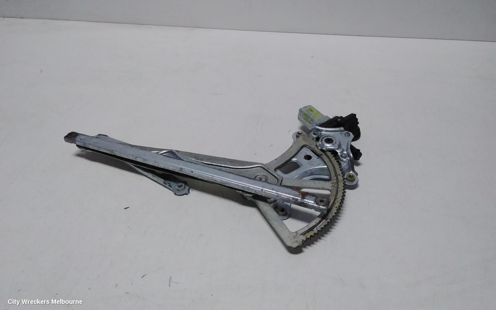 TOYOTA HILUX RIGHT FRONT WINDOW REG/MOTOR, POWER, 03/2005 - 08/2015