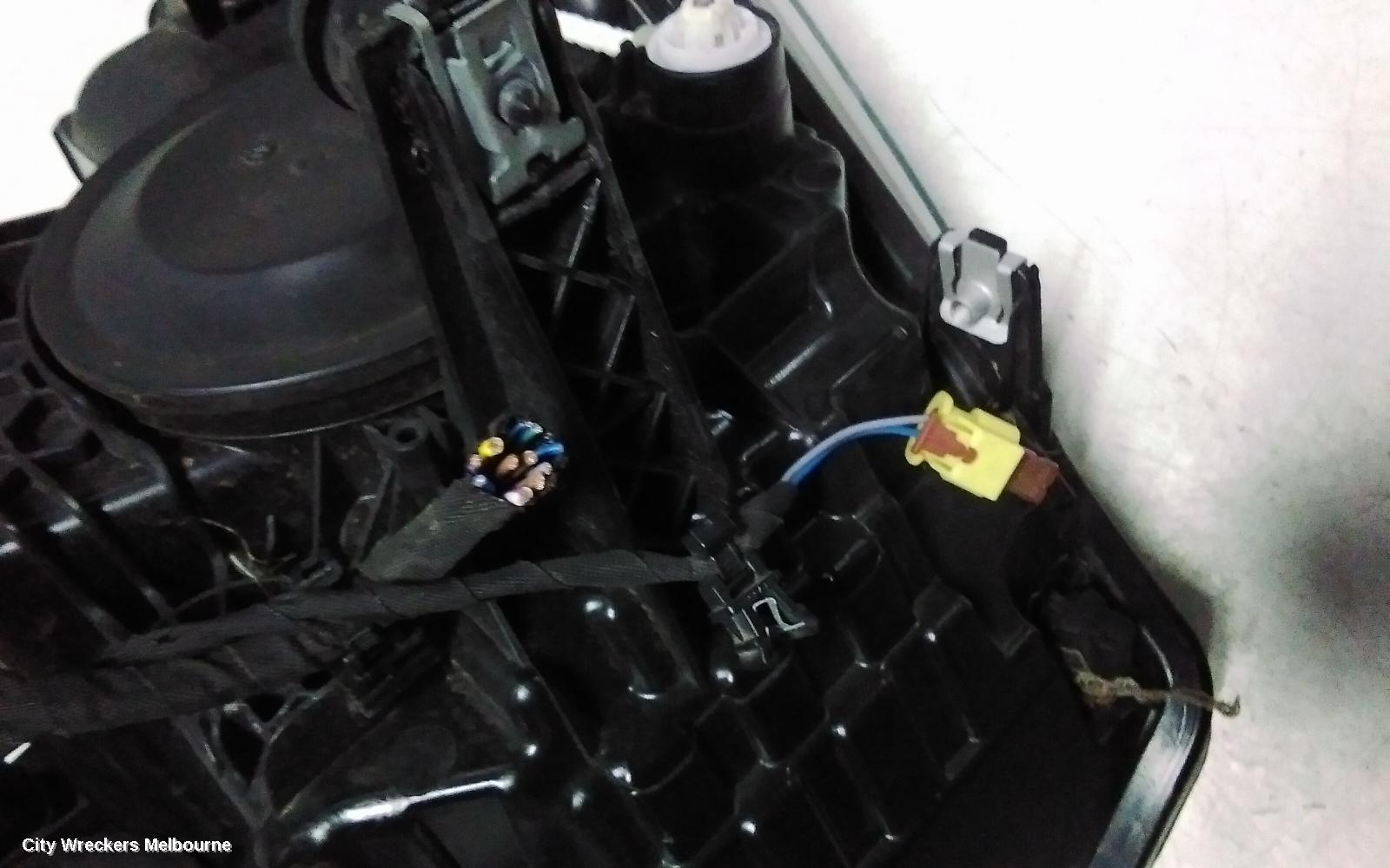 VOLKSWAGEN CRAFTER RIGHT HEADLAMP, SY1, HALOGEN TYPE, 08/2017 ONWARDS