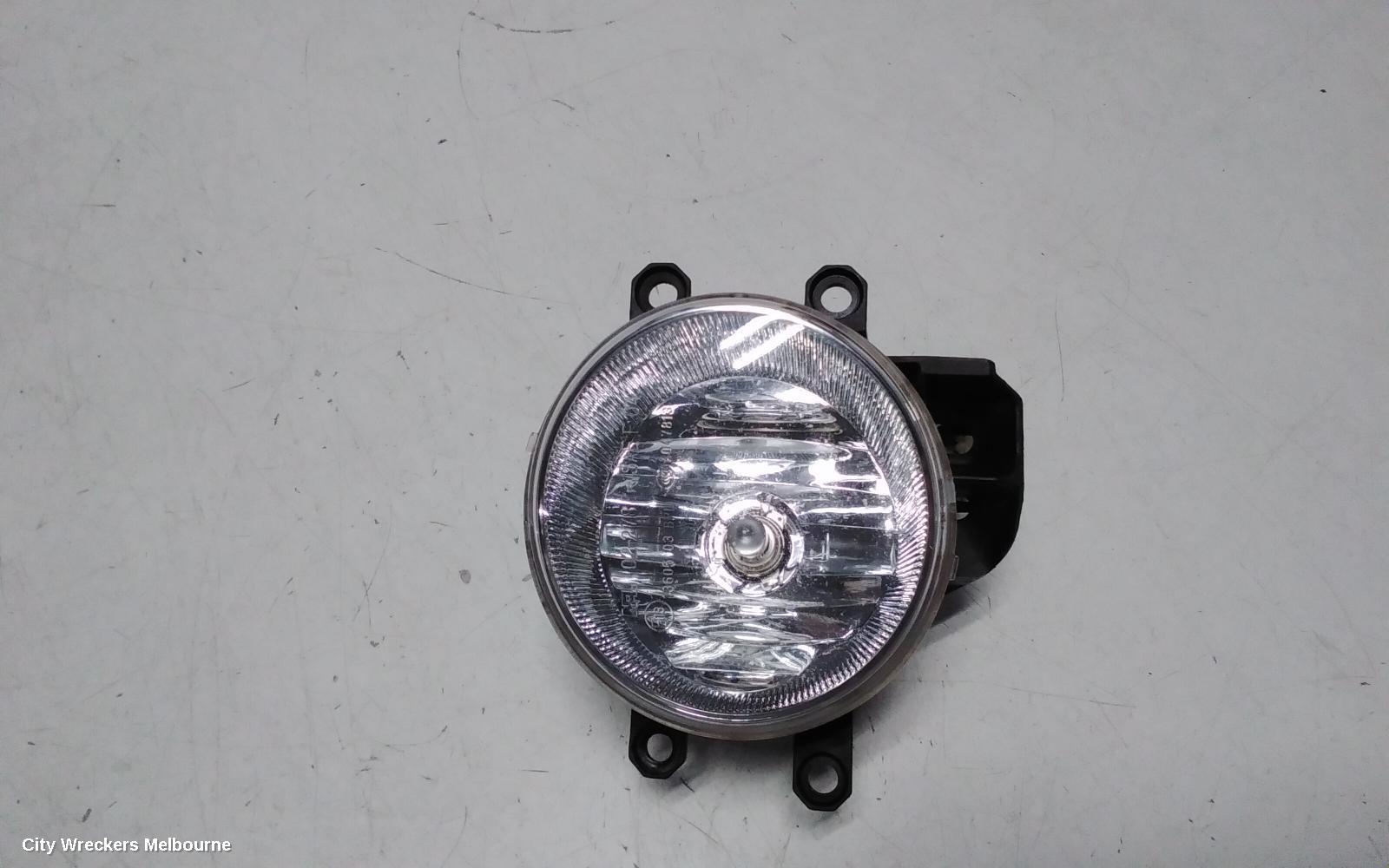 TOYOTA KLUGER RIGHT INDICATOR/FOG/SIDE, BUMPER FOGLAMP SURROUND, GSU50/GSU55, 12/2013 - 10/2016