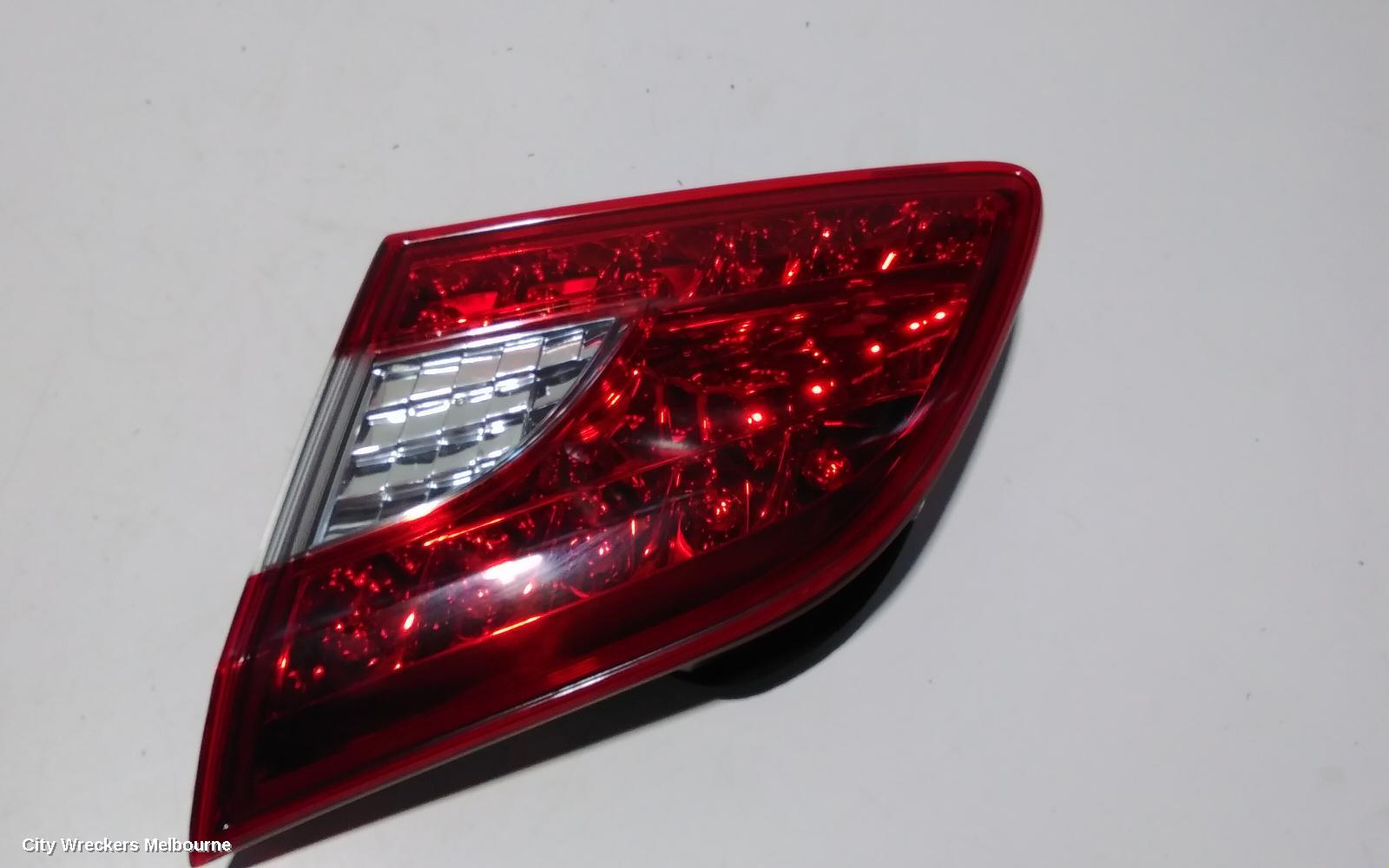 NISSAN PULSAR REAR GARNISH, BOOTLID LAMP (RH SIDE), B17, SEDAN, 12/2012 - 12/2017