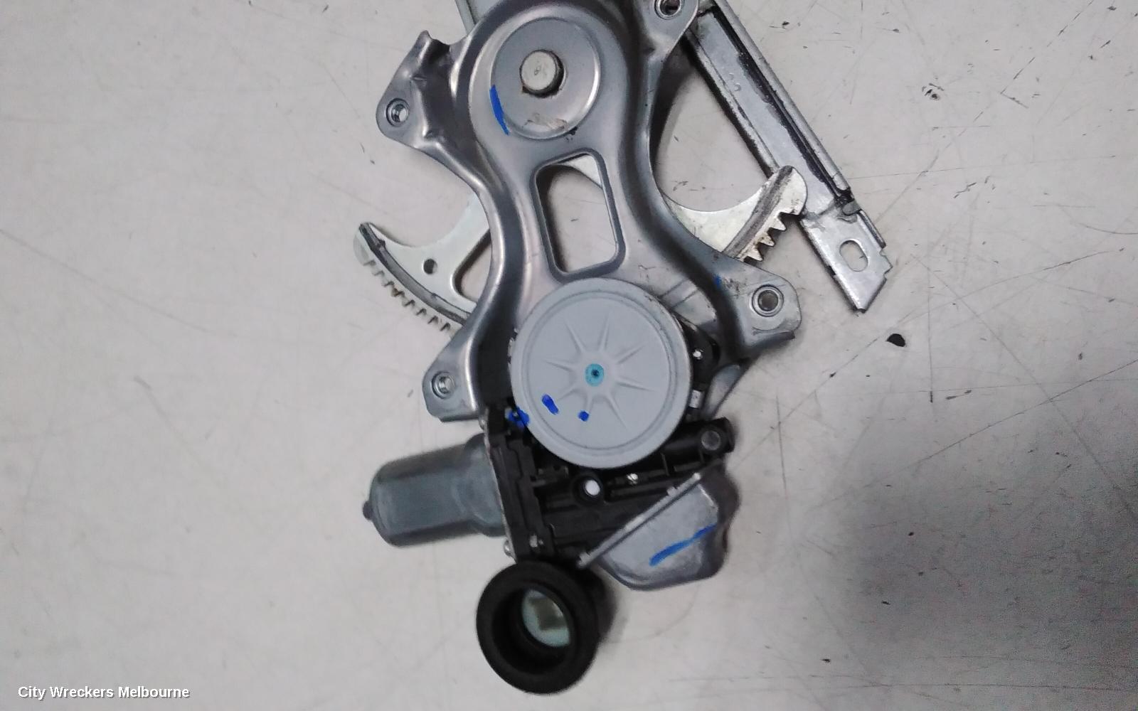 TOYOTA ESTIMA LEFT FRONT WINDOW REG/MOTOR, XR30/XR40 00-06