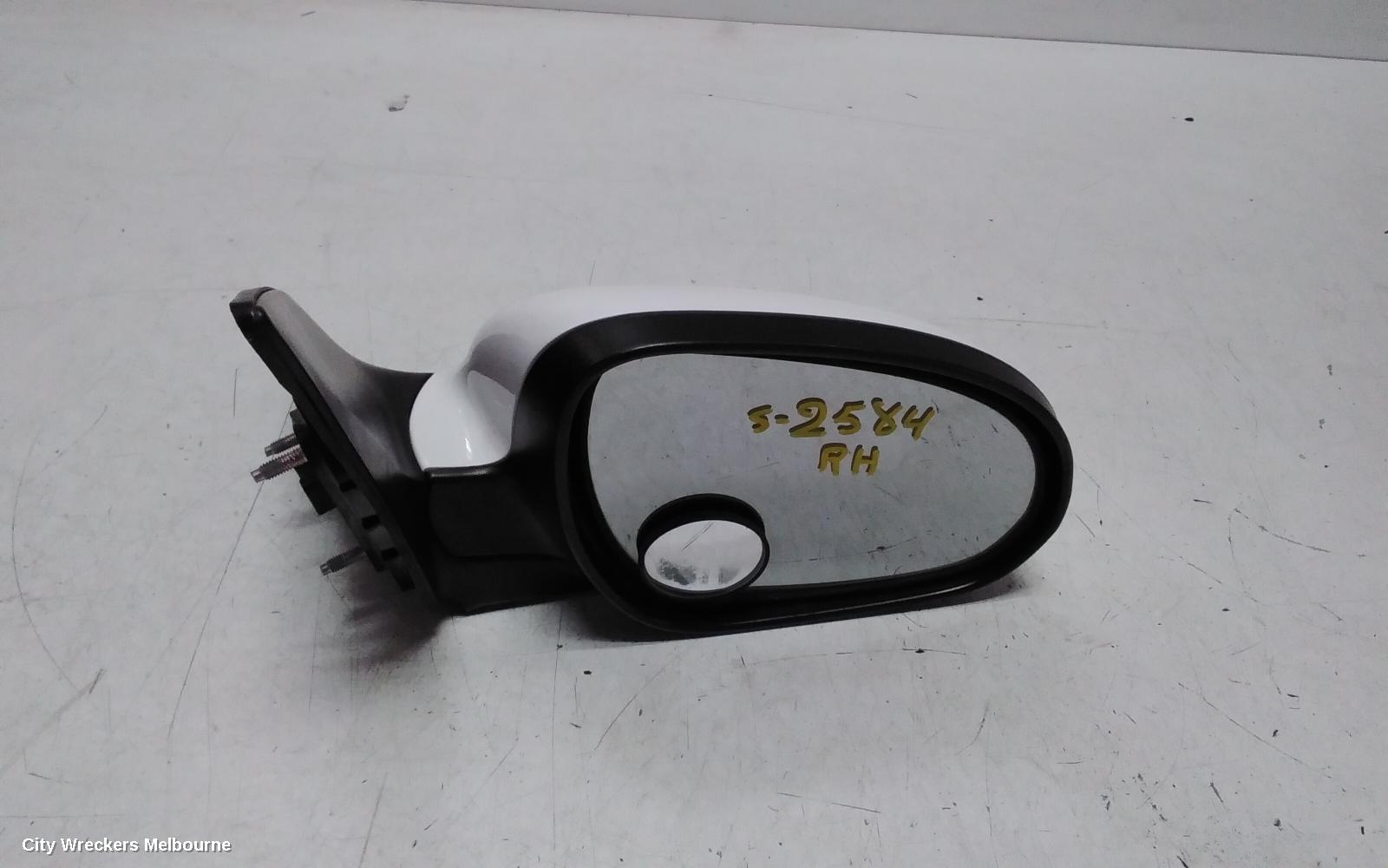 HYUNDAI I30 RIGHT DOOR MIRROR, FD, COLOUR CODED, POWER FOLD, NON FLASHER TYPE, 09/2007 - 04/2012