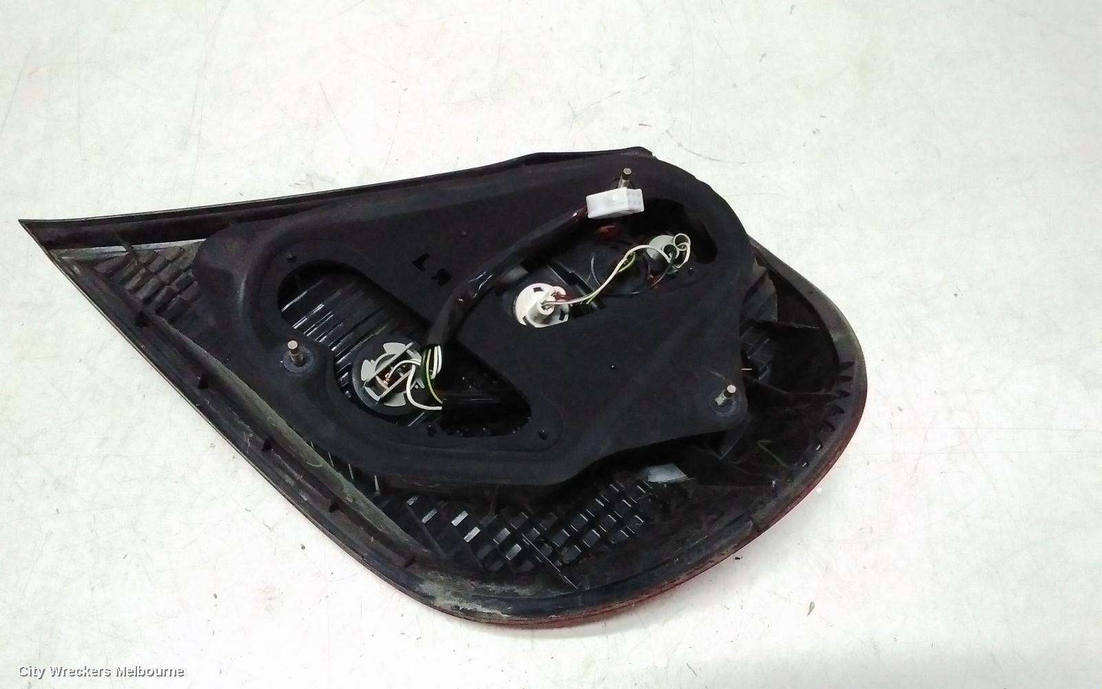 TOYOTA CAMRY LEFT TAILLIGHT, SK36, REVERSE LAMP IN CENTRE, 08/2002 - 09/2004
