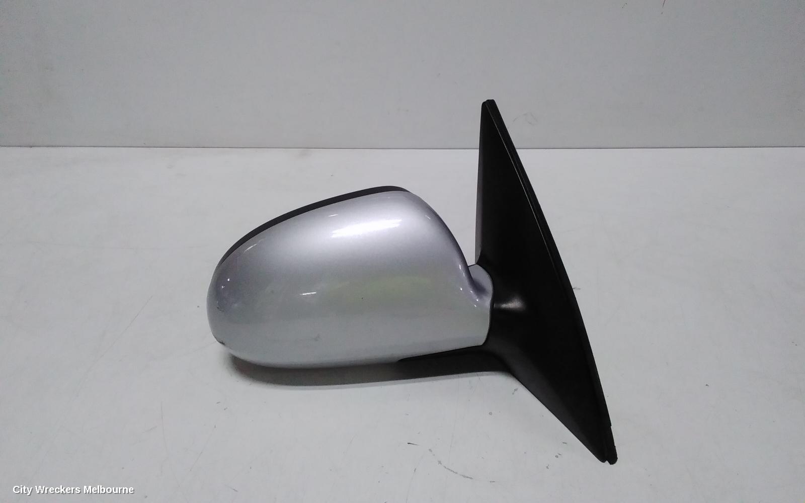 HYUNDAI I30 RIGHT DOOR MIRROR, FD, COLOUR CODED, MANUAL FOLD, NON FLASHER TYPE, 09/2007 - 04/2012