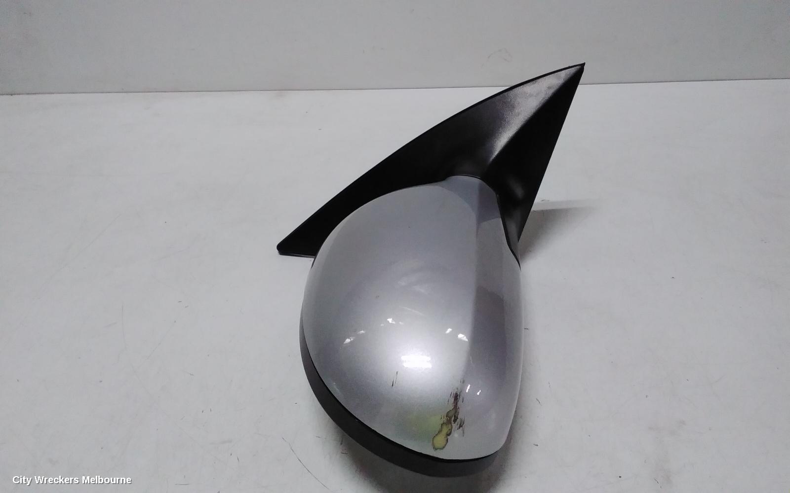 HYUNDAI I30 RIGHT DOOR MIRROR, FD, COLOUR CODED, MANUAL FOLD, NON FLASHER TYPE, 09/2007 - 04/2012