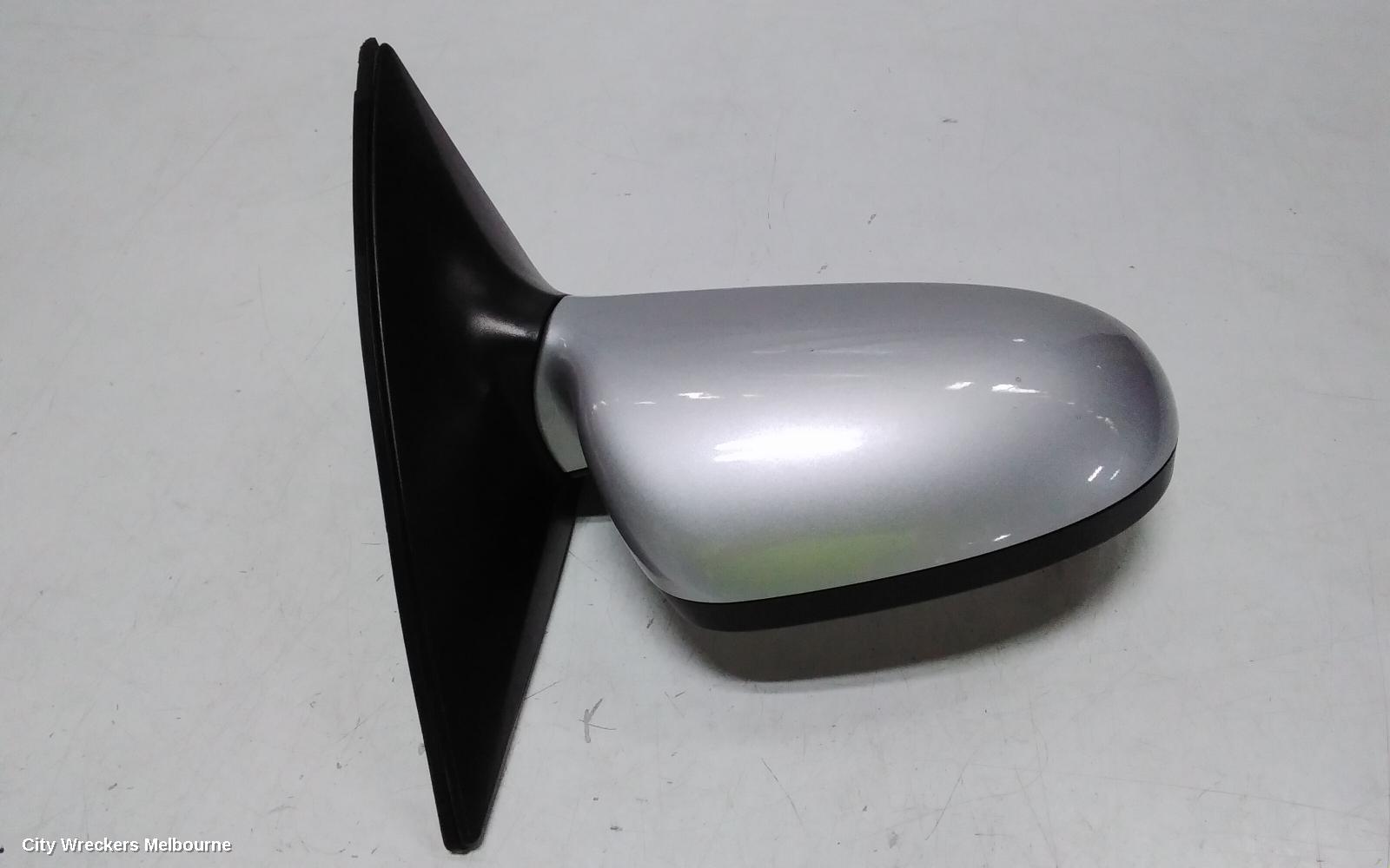 HYUNDAI I30 RIGHT DOOR MIRROR, FD, COLOUR CODED, MANUAL FOLD, NON FLASHER TYPE, 09/2007 - 04/2012