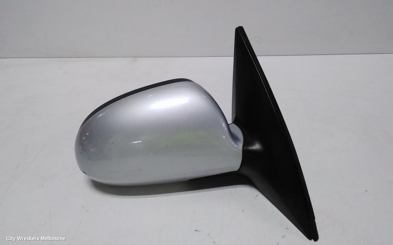 HYUNDAI I30 RIGHT DOOR MIRROR, FD, COLOUR CODED, MANUAL FOLD, NON FLASHER TYPE, 09/2007 - 04/2012