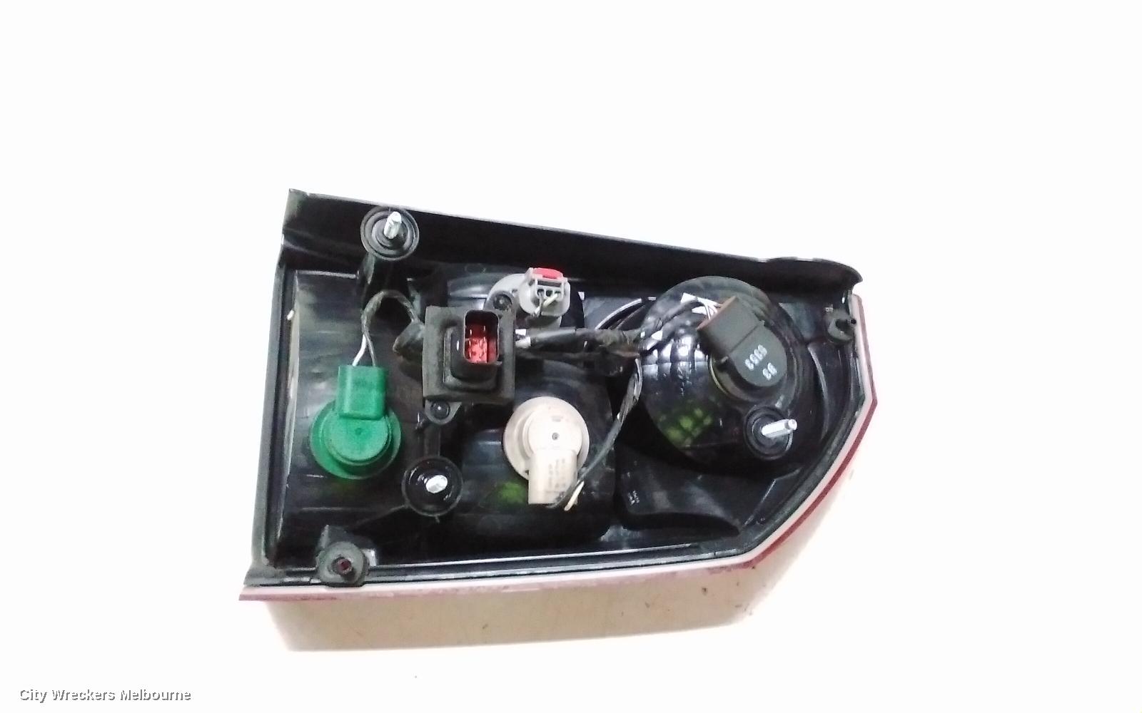 CHRYSLER 300C LEFT TAILLIGHT, IN BODY, SEDAN, 11/2005 - 02/2008