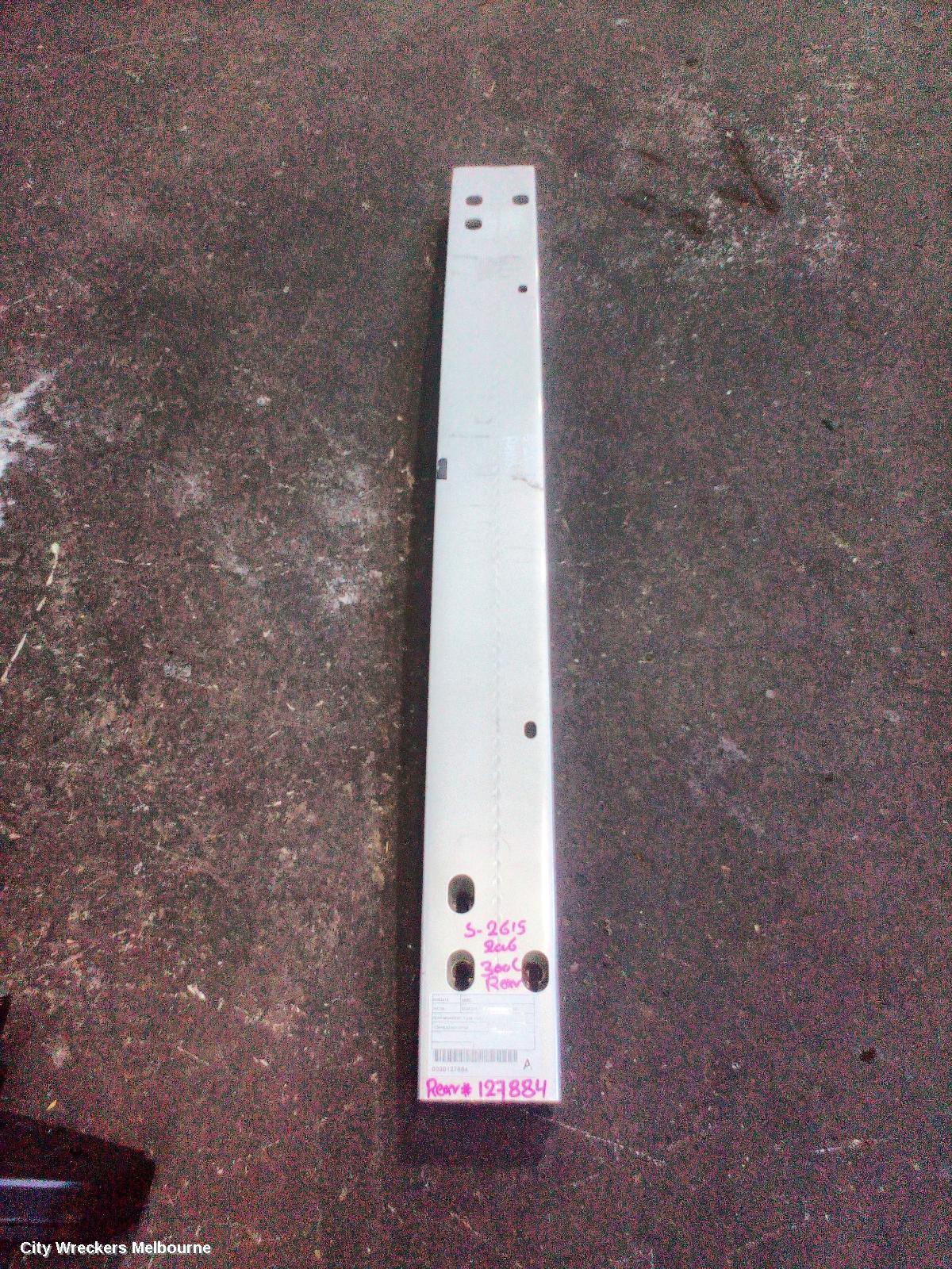 CHRYSLER 300C R/BAR BRACKET/REINFO, REINFORCEMENT, 11/2005 - 12/2011