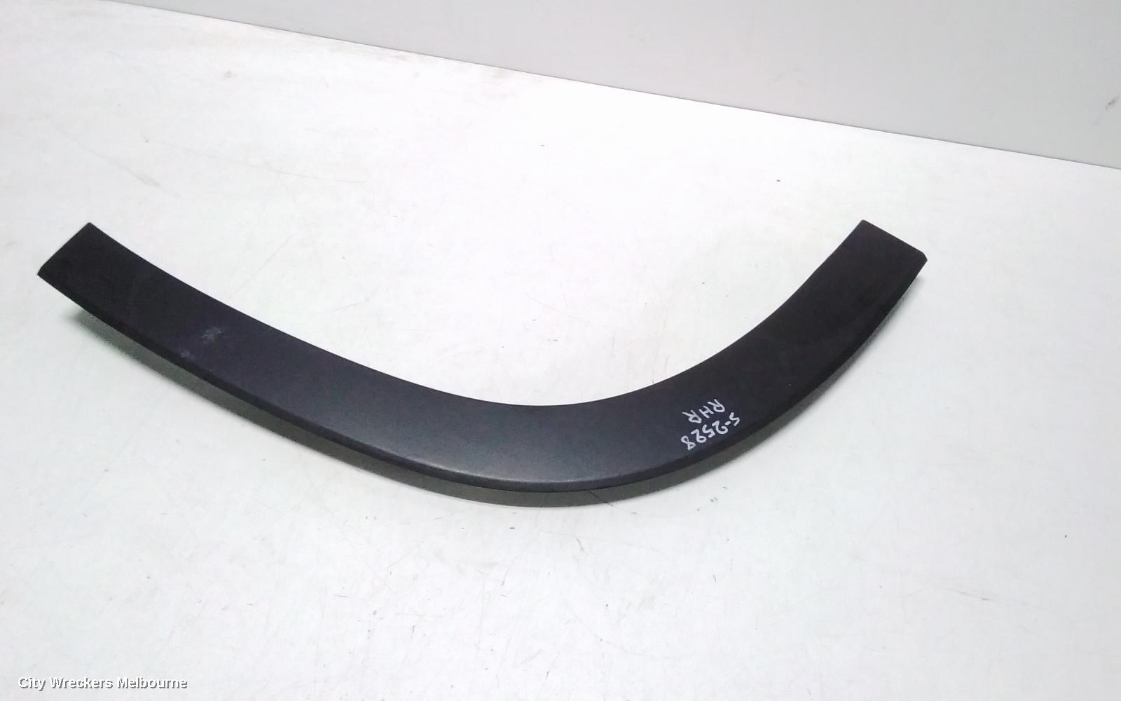 TOYOTA KLUGER WHEEL ARCH FLARE, RH REAR, DOOR ARCH MOULD, GSU50-GSU55, 12/2013 - 02/2021