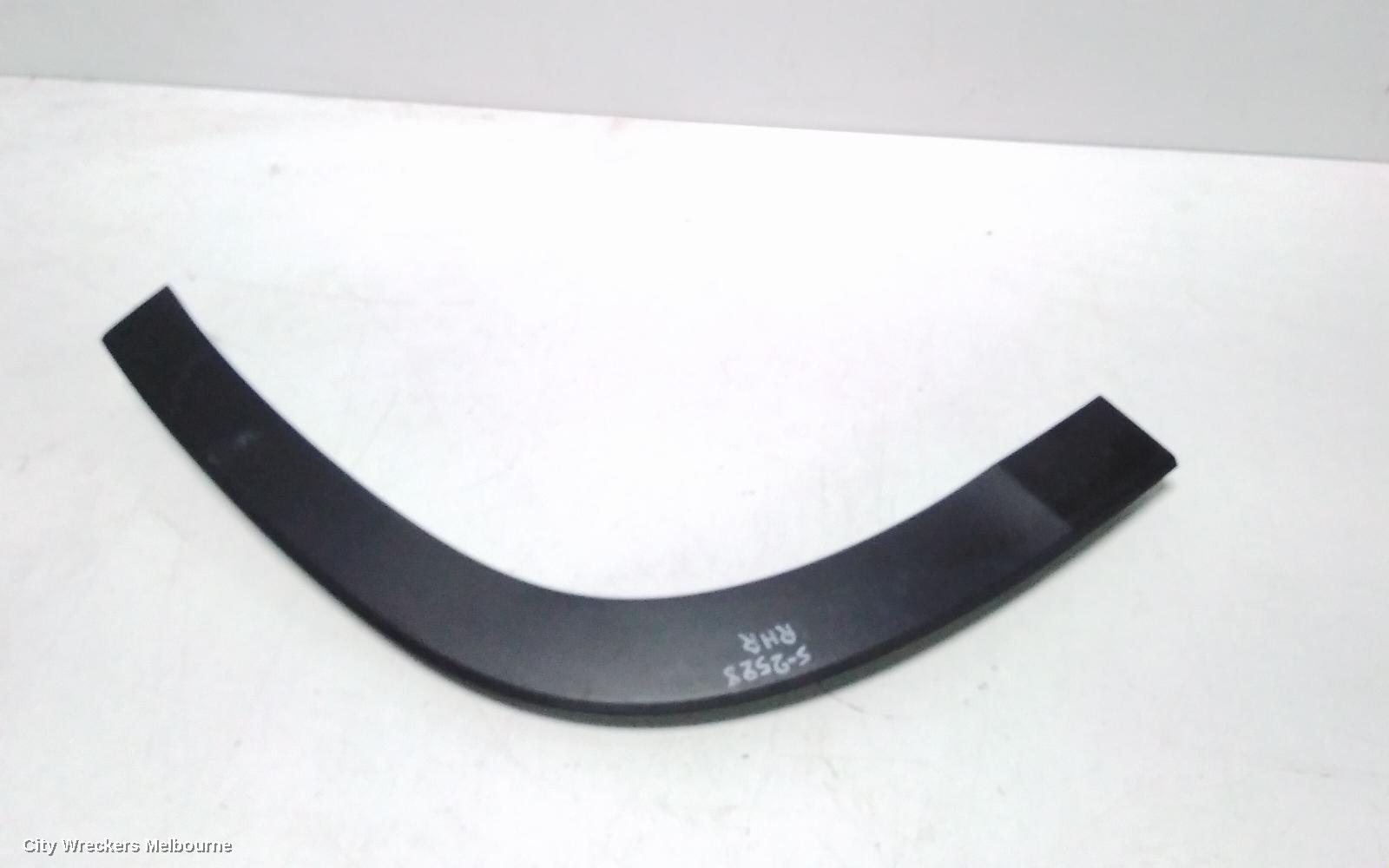 TOYOTA KLUGER WHEEL ARCH FLARE, RH REAR, DOOR ARCH MOULD, GSU50-GSU55, 12/2013 - 02/2021