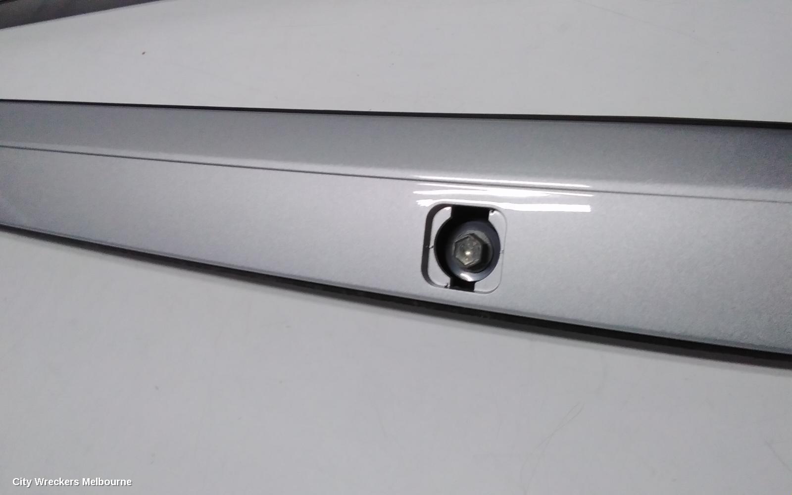 TOYOTA KLUGER ROOF RAIL