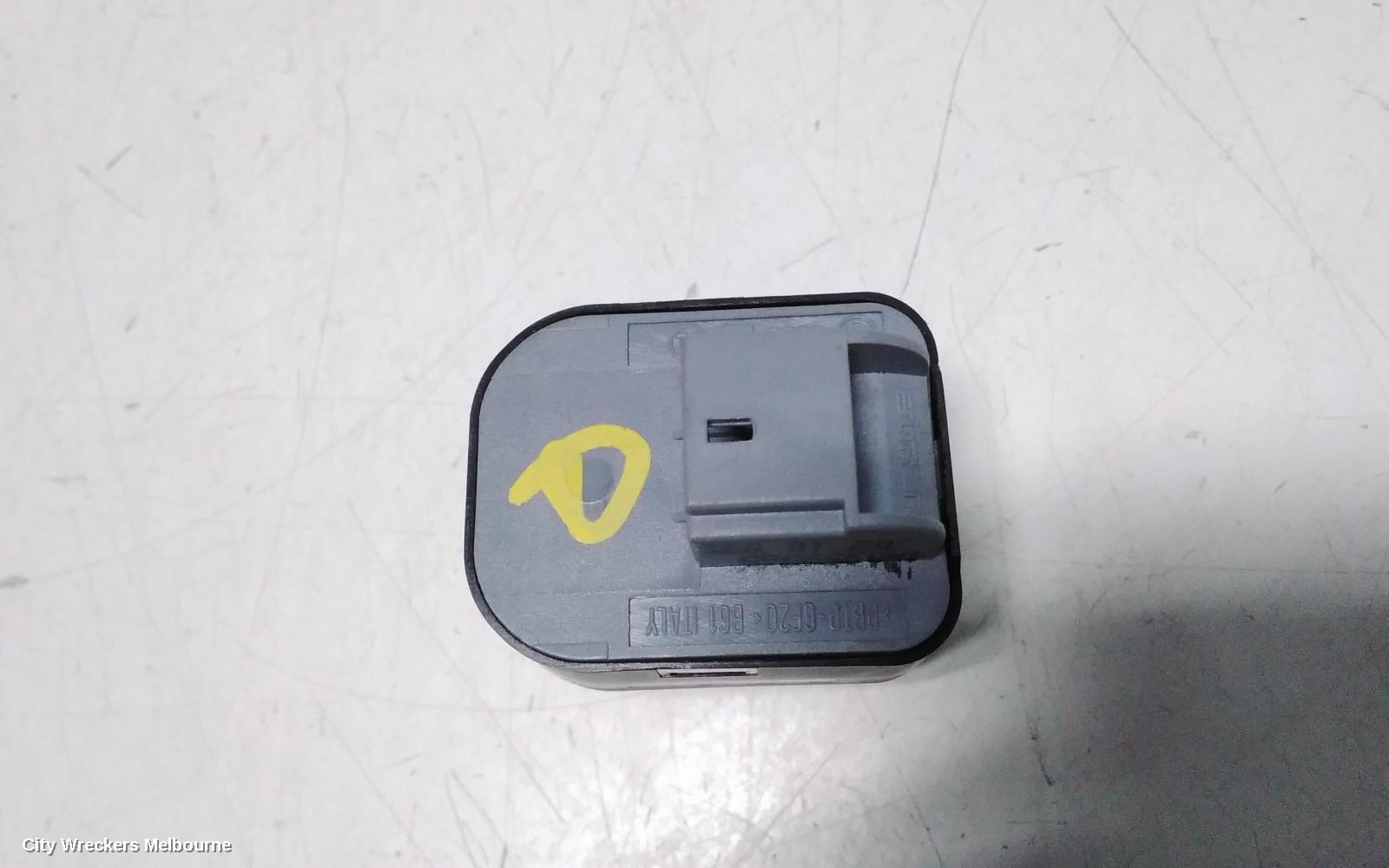 AUDI Q7 PWR DR WIND SWITCH, RH FRONT (MASTER SWITCH), 4L, 09/2006 - 08/2015