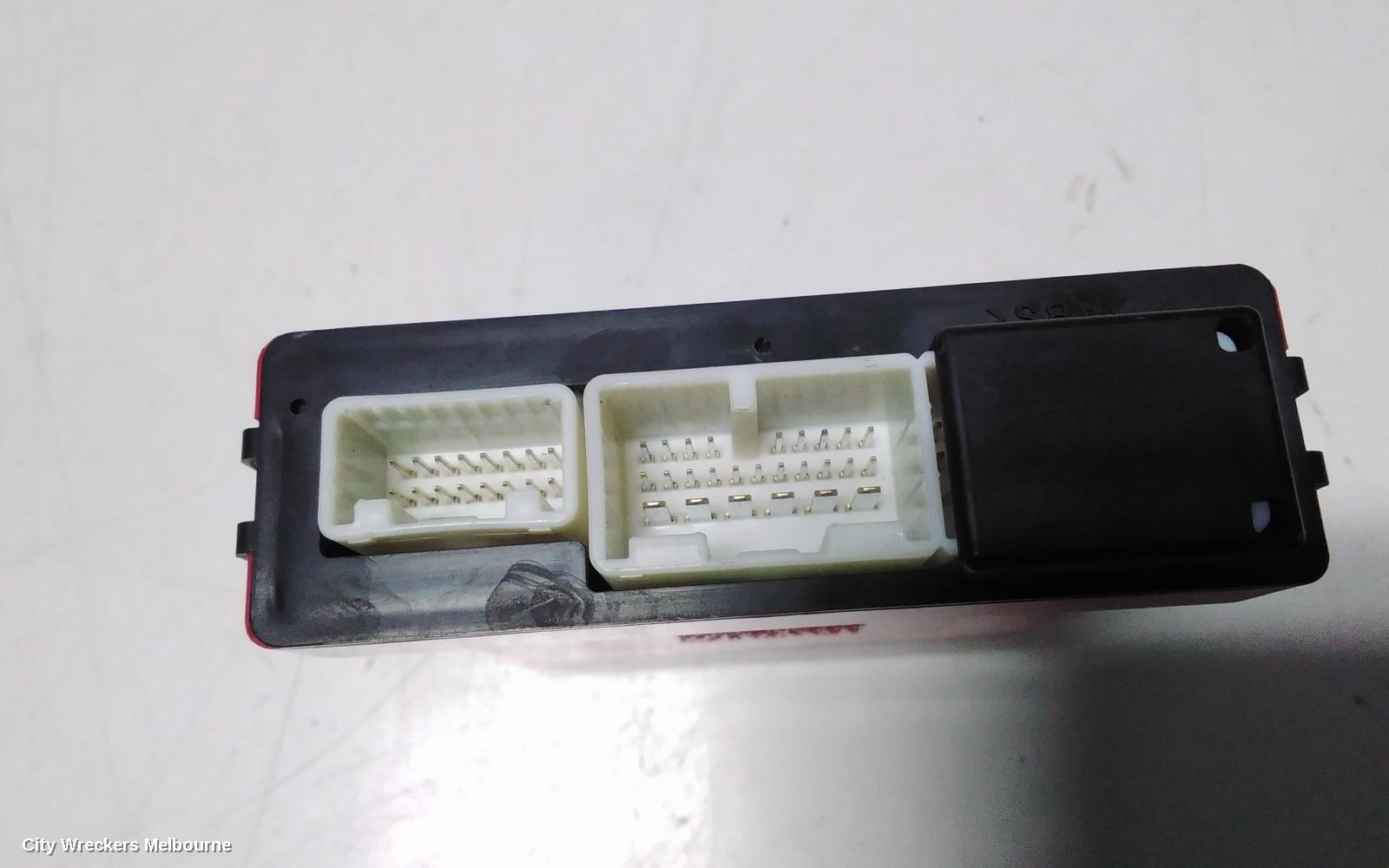 LEXUS IS250/IS250C, GSE20R 11/2005 - 07/2013, MIRROR CONTROL UNIT ~ 89430-53011 // 12330-6840: 116431