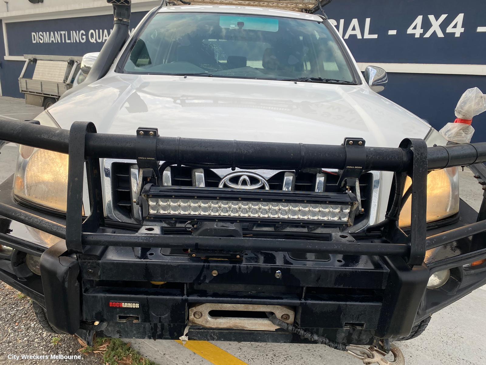TOYOTA PRADO FUSE BOX, ENGINE BAY, DIESEL, 120 SERIES, 02/2003 - 10/2009