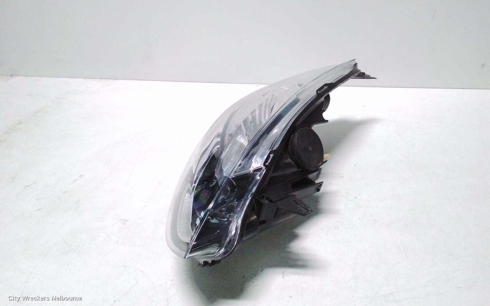 RENAULT CLIO RIGHT HEADLAMP, X98, LIFE, HALOGEN TYPE, 08/2016 - 10/2019