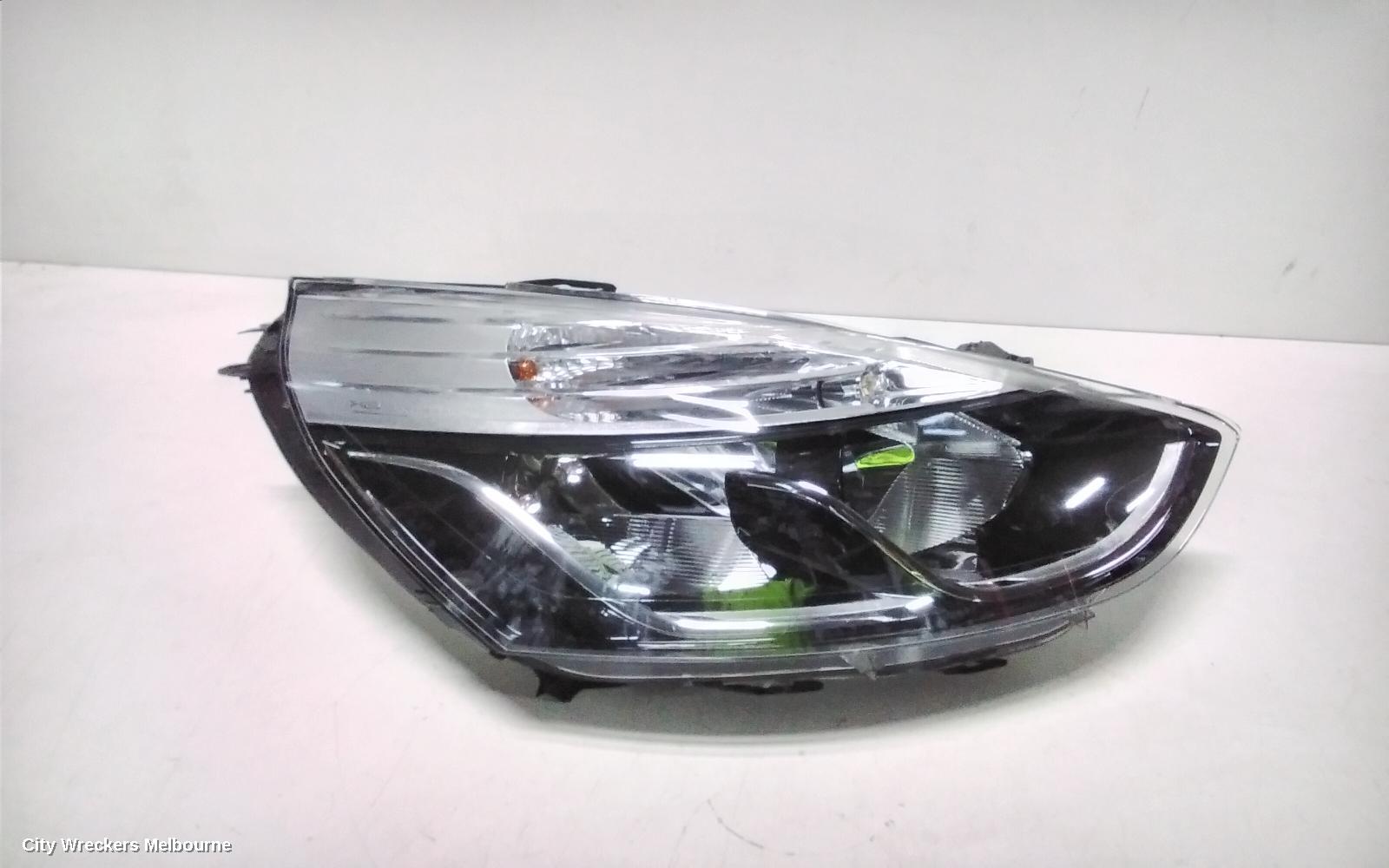 RENAULT CLIO RIGHT HEADLAMP, X98, LIFE, HALOGEN TYPE, 08/2016 - 10/2019