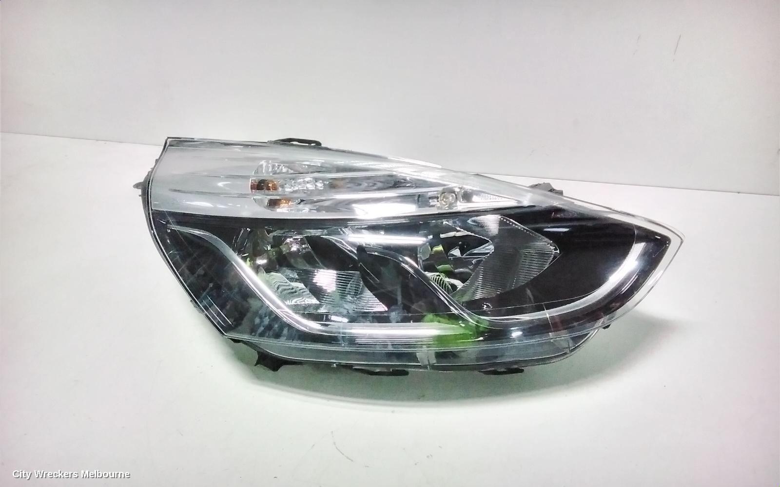 RENAULT CLIO RIGHT HEADLAMP, X98, LIFE, HALOGEN TYPE, 08/2016 - 10/2019