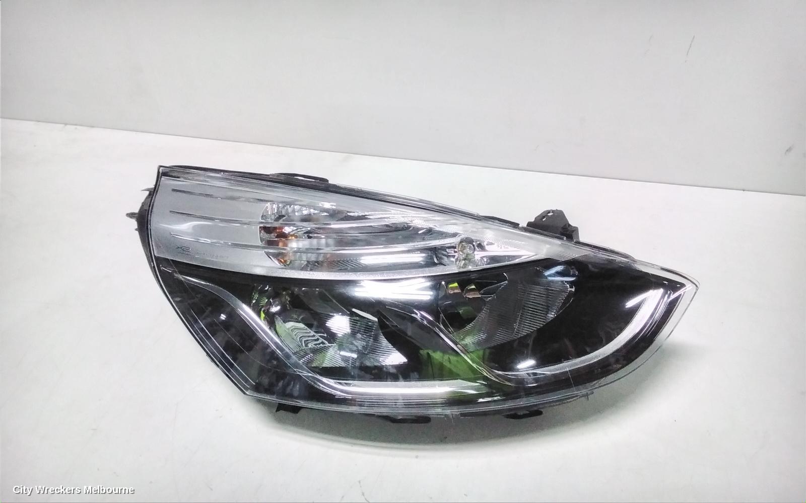 RENAULT CLIO RIGHT HEADLAMP, X98, LIFE, HALOGEN TYPE, 08/2016 - 10/2019