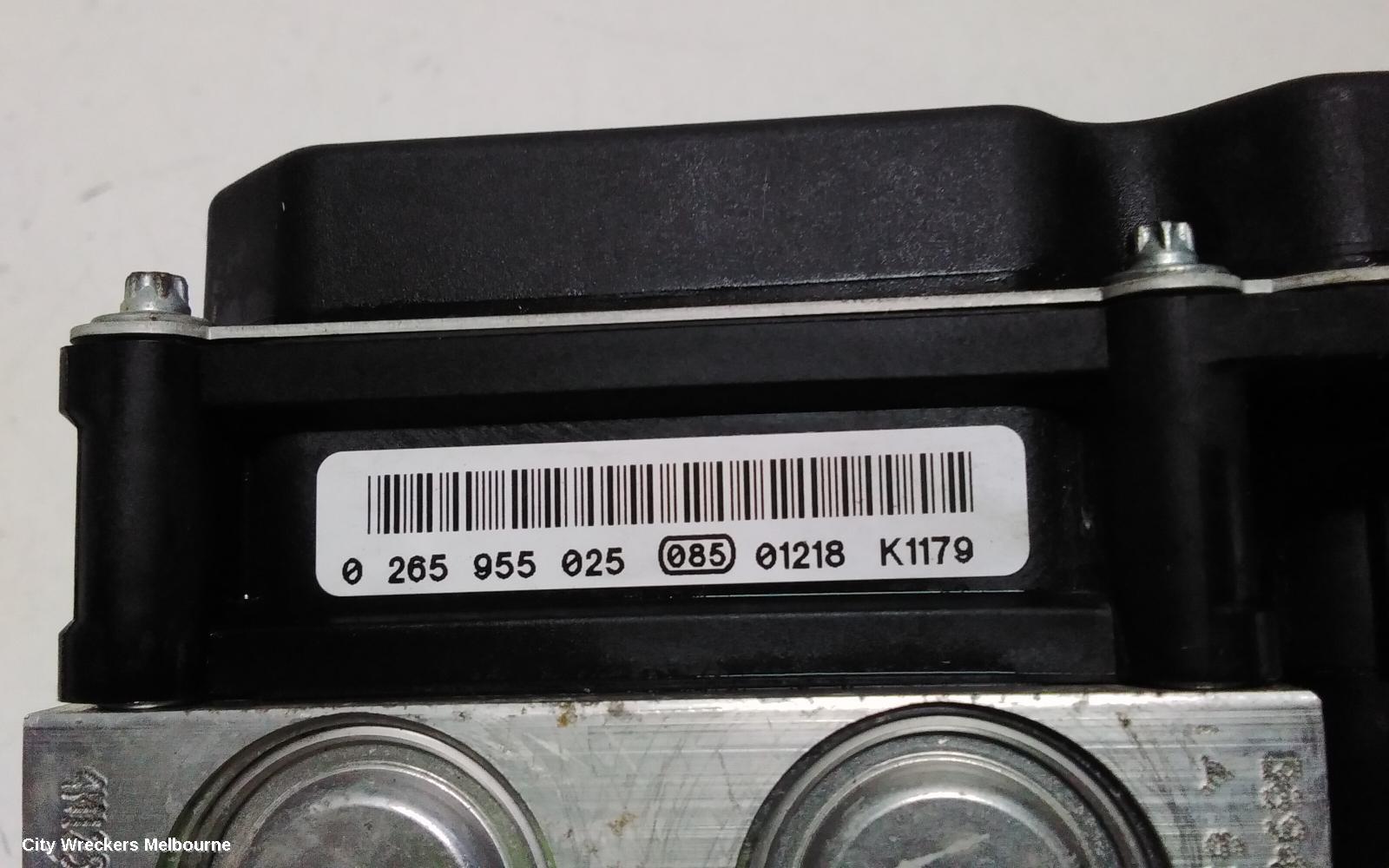 VOLKSWAGEN POLO ABS PUMP/MODULATOR, 6R, P/N 6R0614517AF, 05/2010 - 09/2017