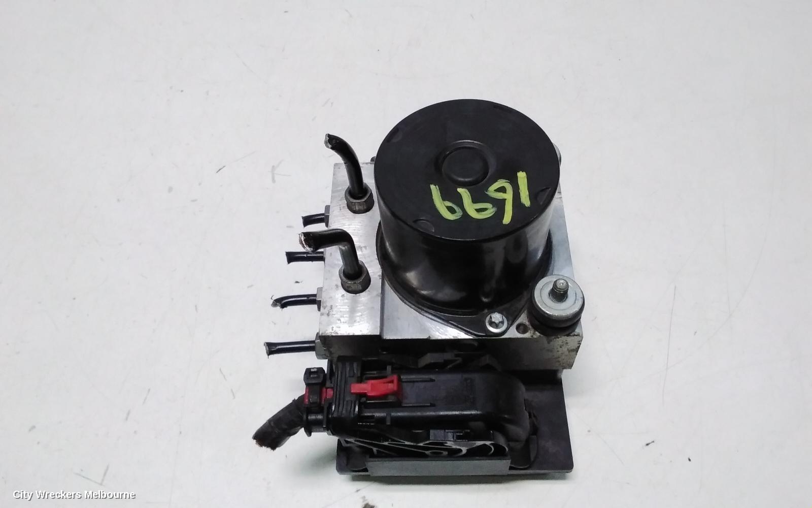 VOLKSWAGEN POLO ABS PUMP/MODULATOR, 6R, P/N 6R0907379AF, 05/2010 - 09/2017