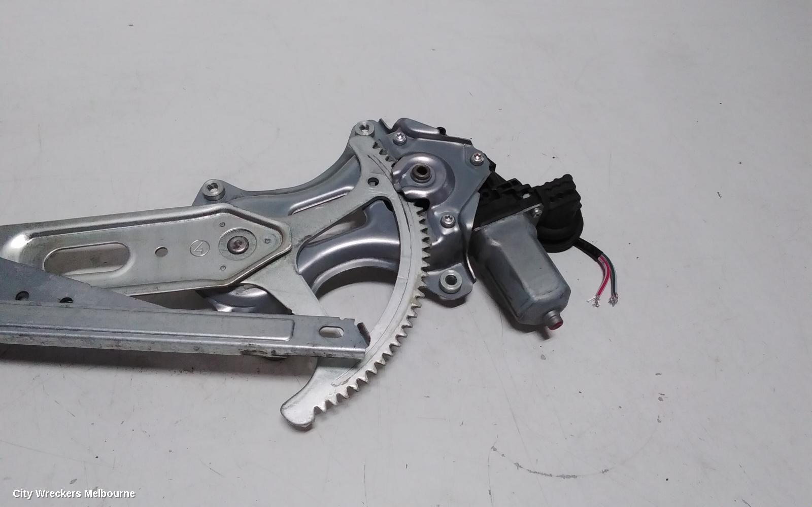 TOYOTA YARIS LEFT FRONT WINDOW REG/MOTOR, NCP13#, 3DR/5DR HATCH, 08/2011 - 12/2019
