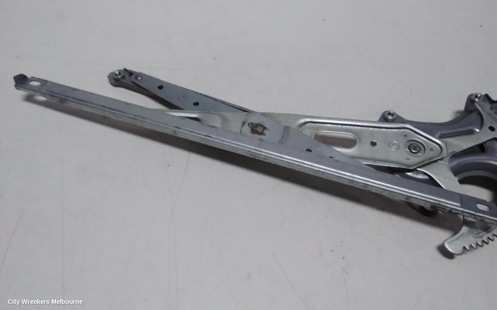 TOYOTA YARIS LEFT FRONT WINDOW REG/MOTOR, NCP13#, 3DR/5DR HATCH, 08/2011 - 12/2019