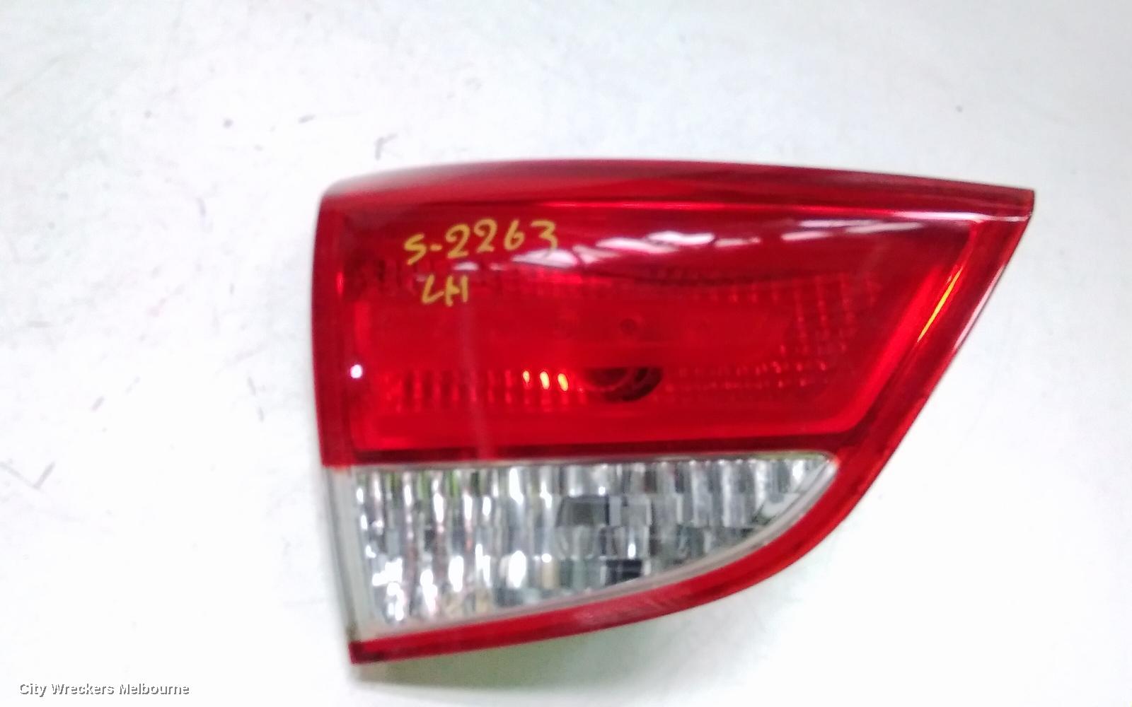 HYUNDAI IX35 REAR GARNISH, TAILGATE LAMP (LH SIDE), LM SERIES (VIN KMHJ), 11/2009 - 01/2016