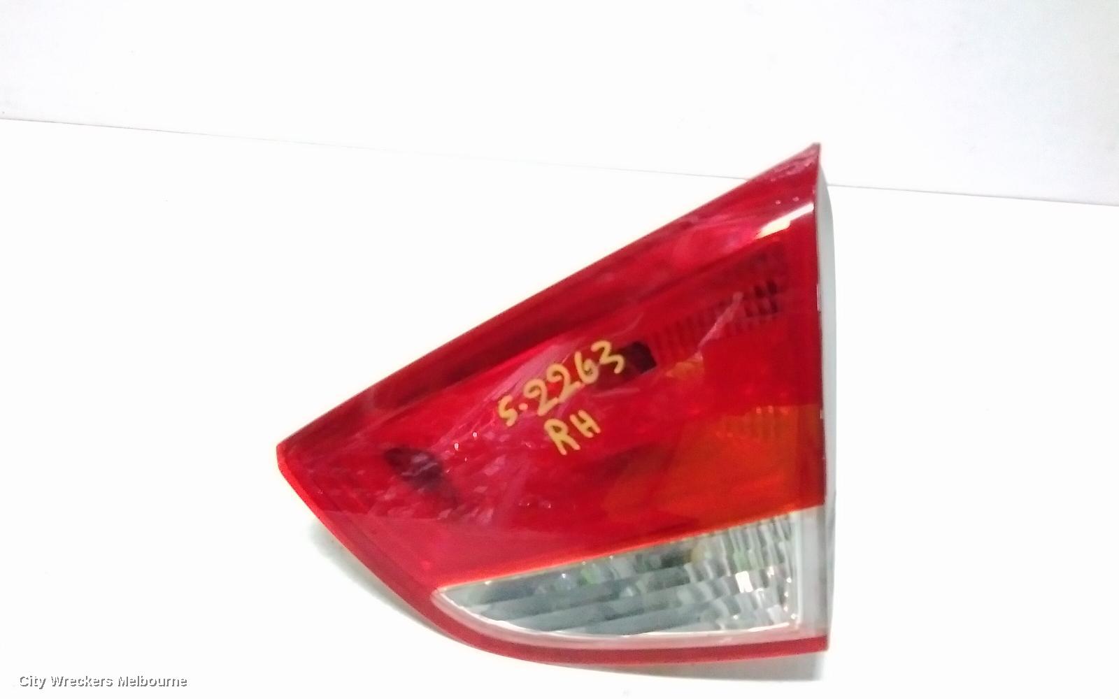 HYUNDAI IX35 REAR GARNISH, TAILGATE LAMP (RH SIDE), LM SERIES (VIN KMHJ), 11/2009 - 01/2016